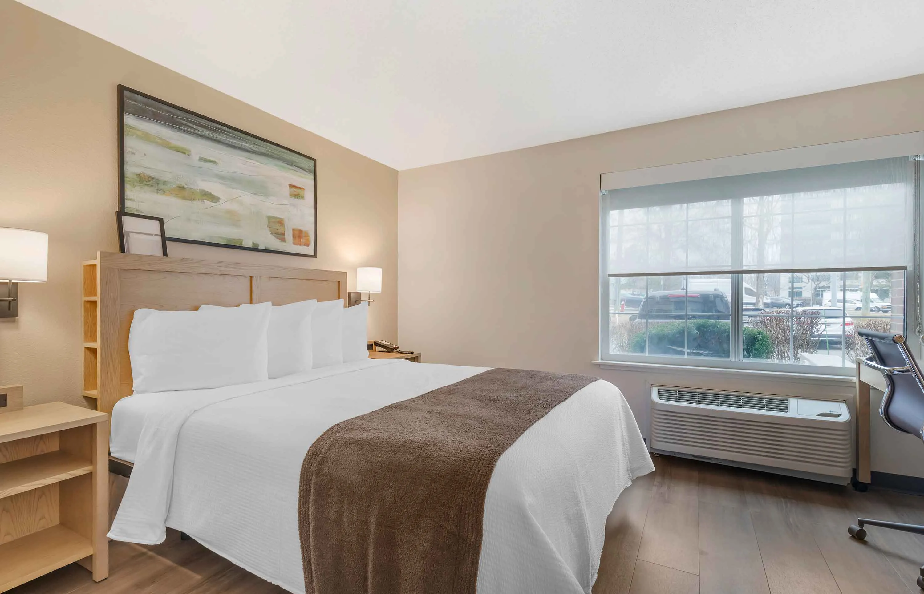 1 Bedroom Suite - 1 Queen Bed