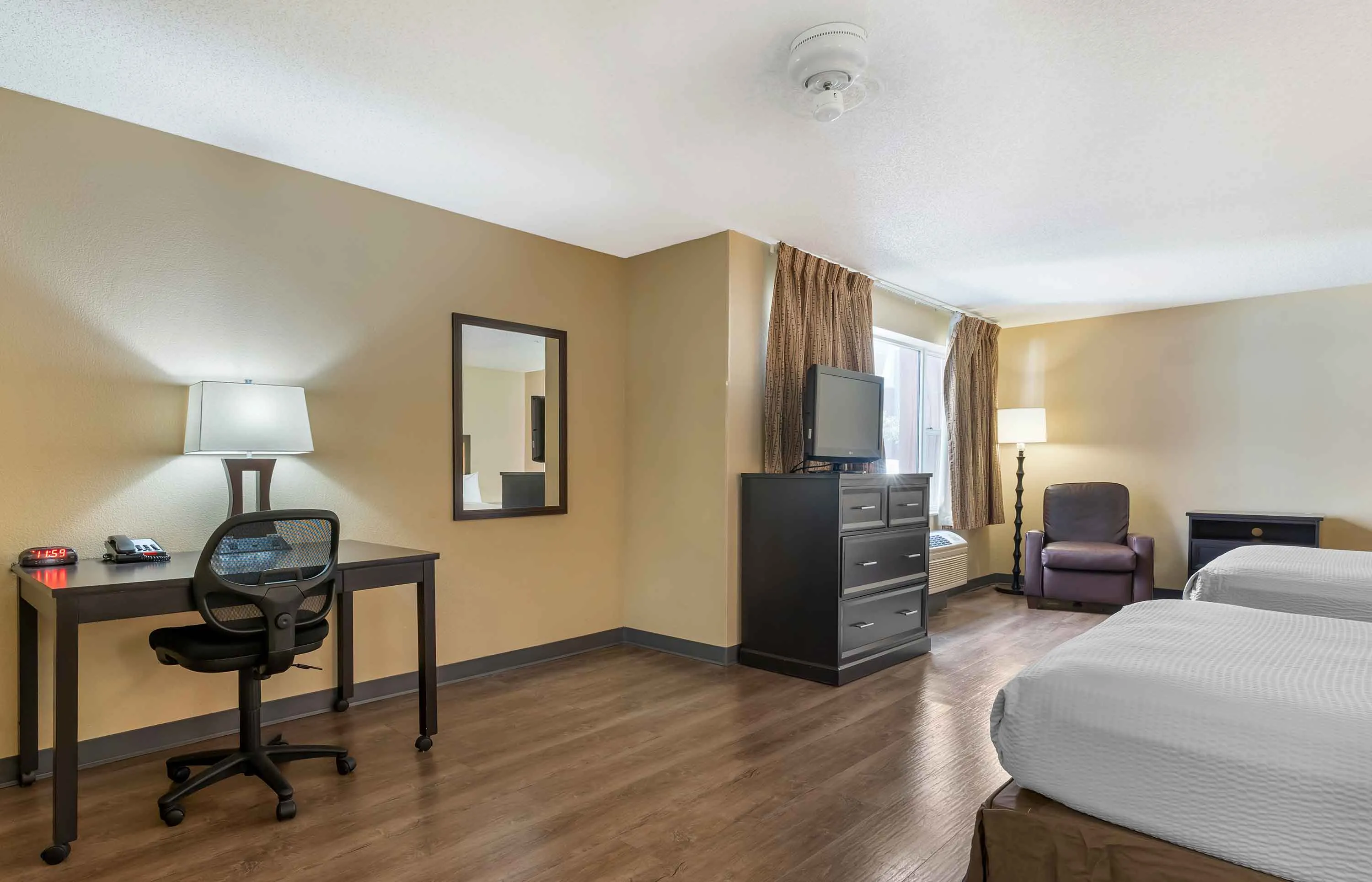 Studio Suite - 2 Full Beds