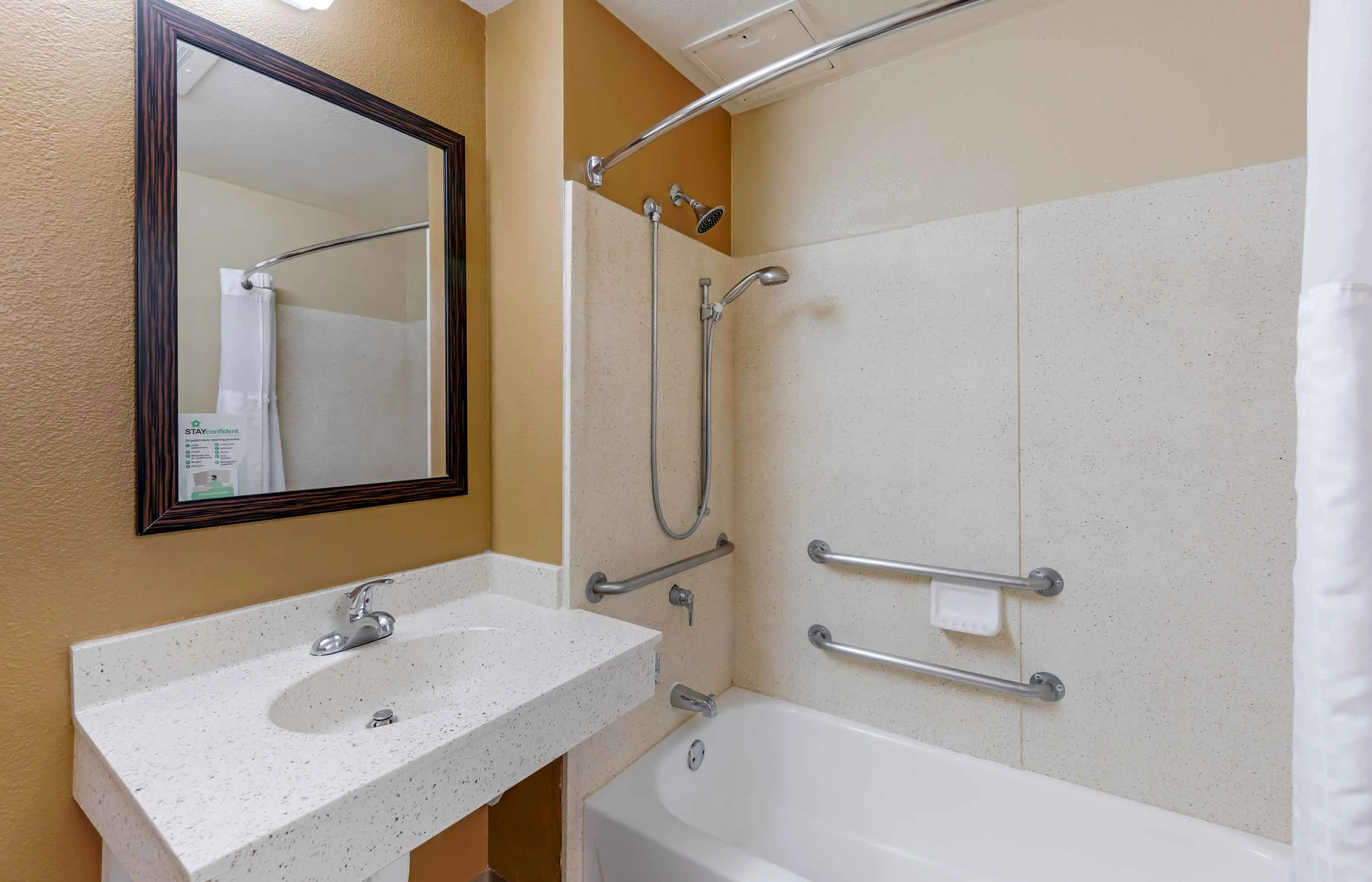 Studio Suite - 1 Queen Bed