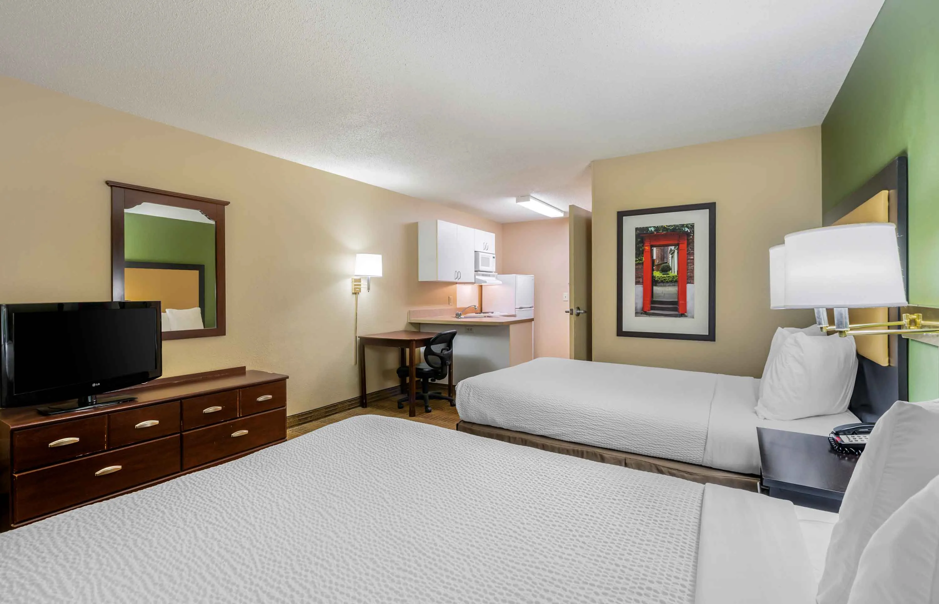 Studio Suite - 2 Full Beds