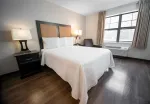Deluxe Studio - 1 Queen Bed