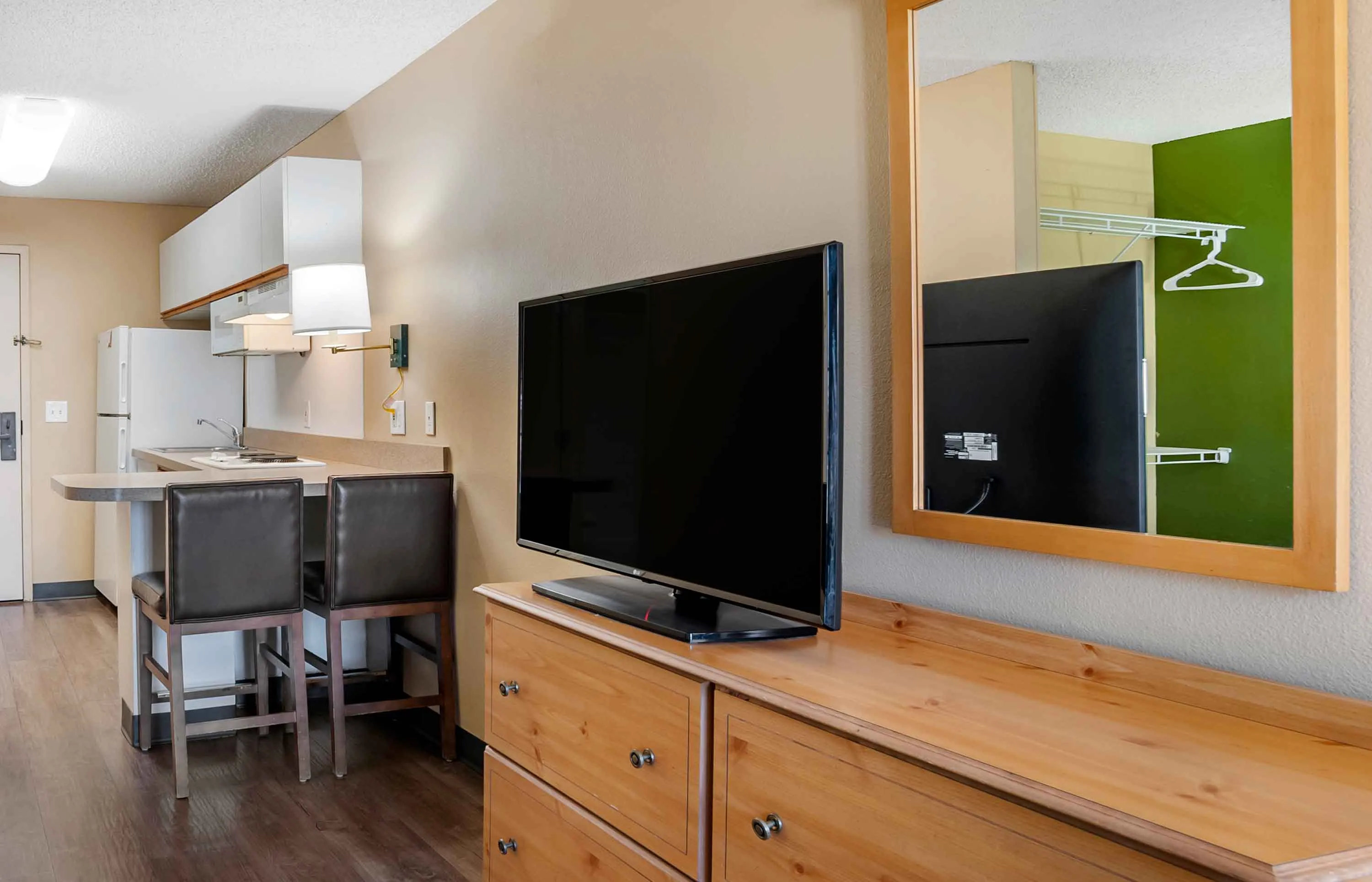Studio Suite - 2 Full Beds