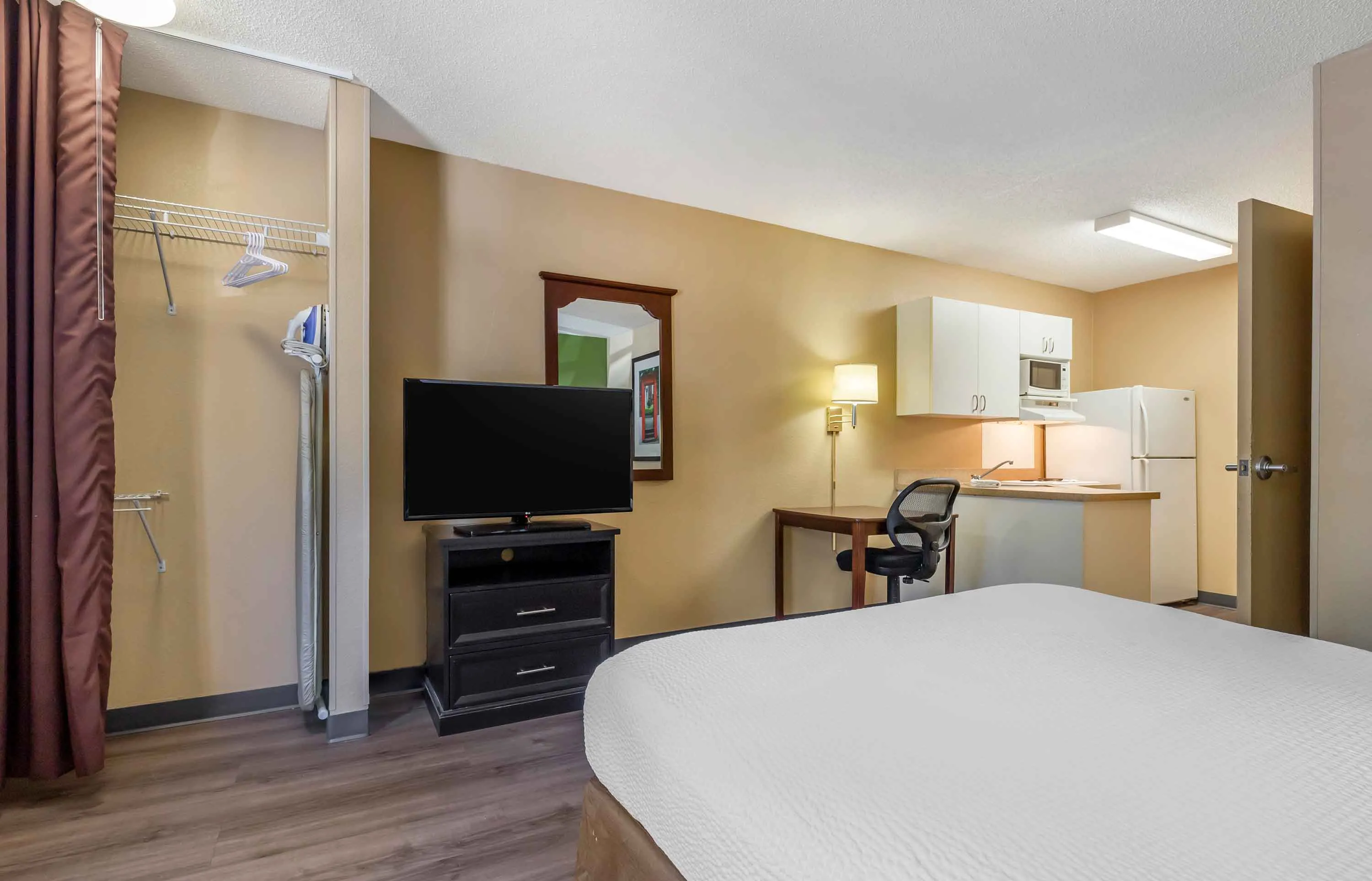 Studio Suite - 1 Queen Bed