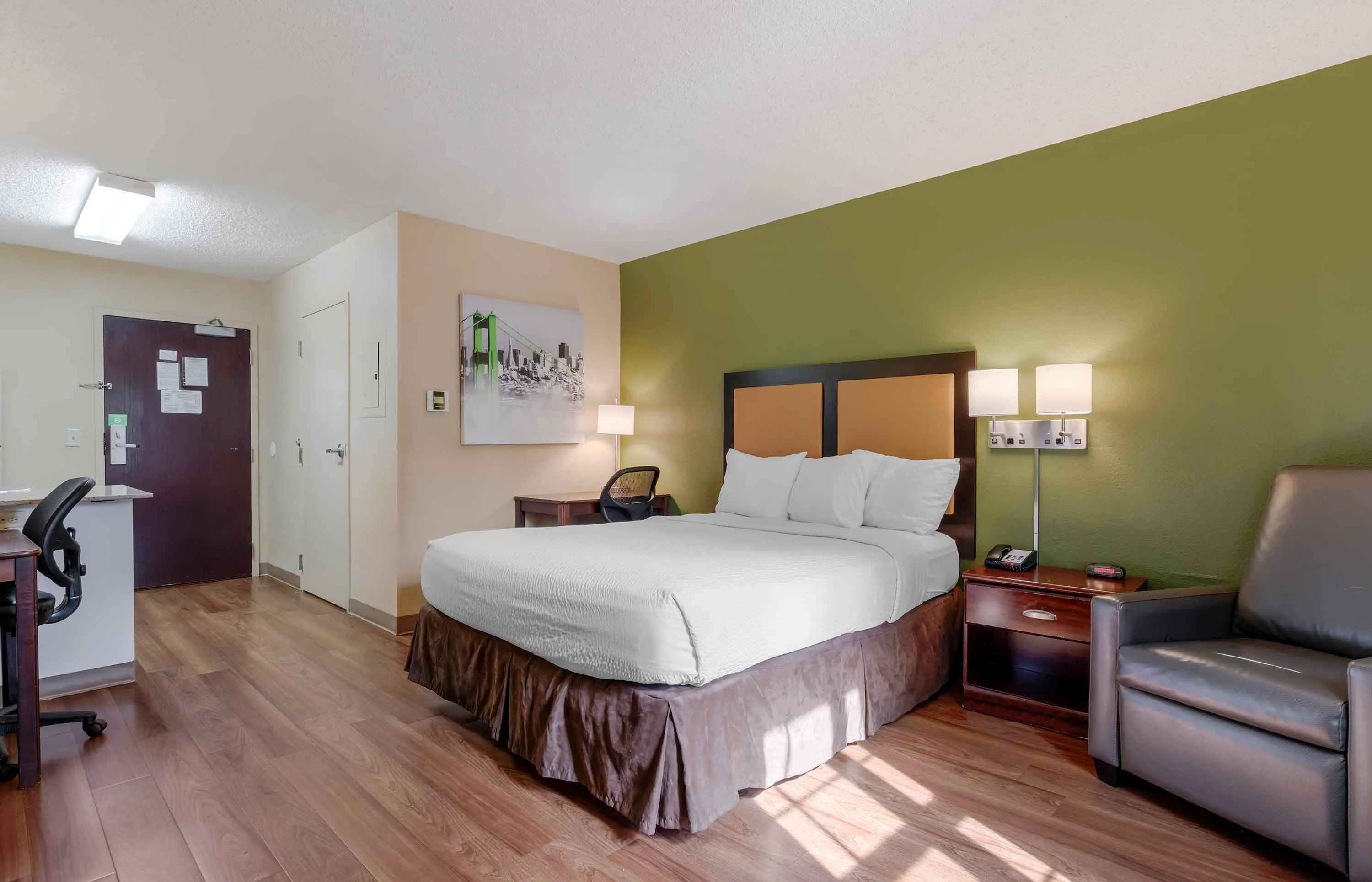 Studio Suite - 1 Queen Bed