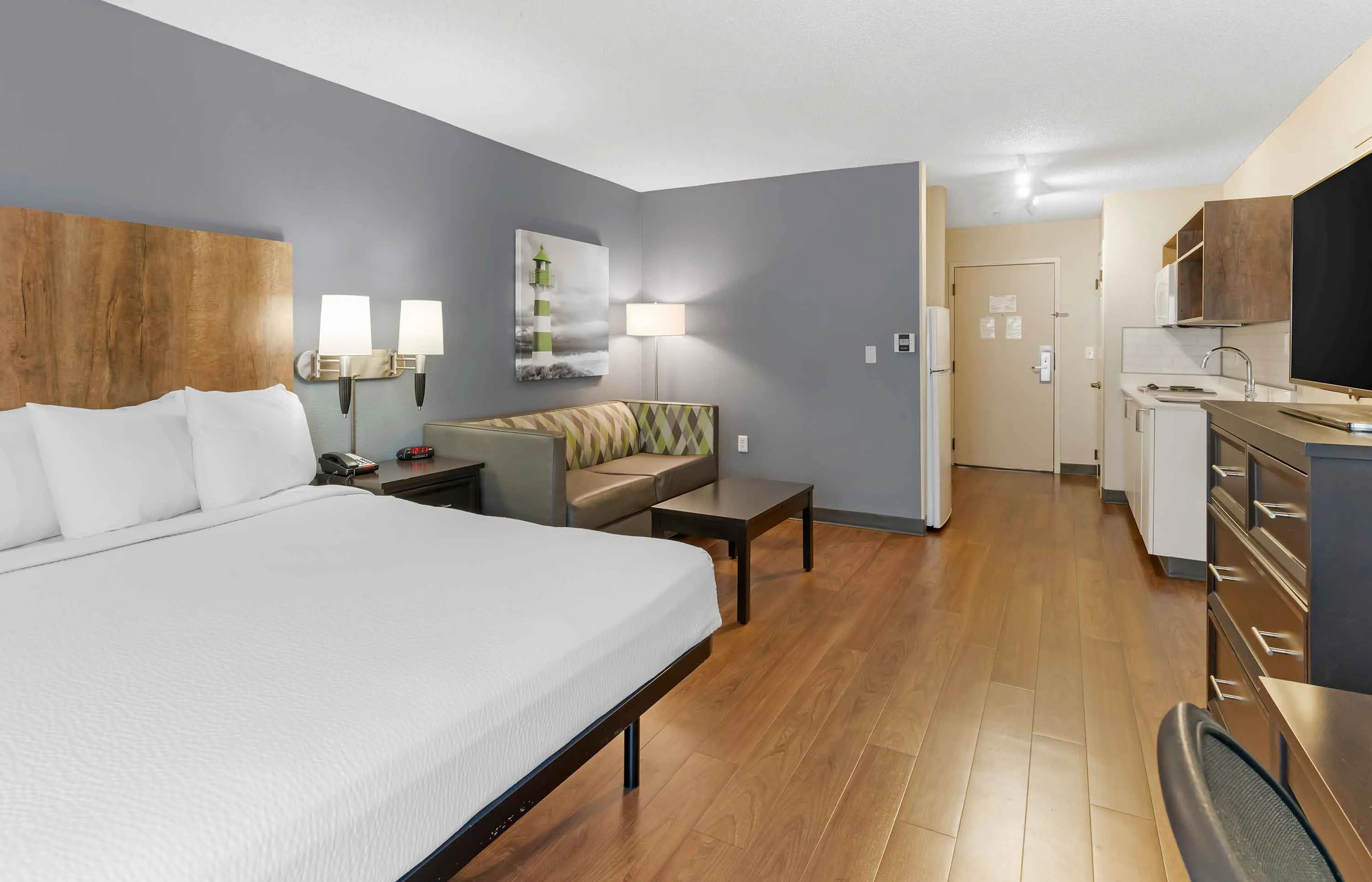 Deluxe Studio - 1 King Bed