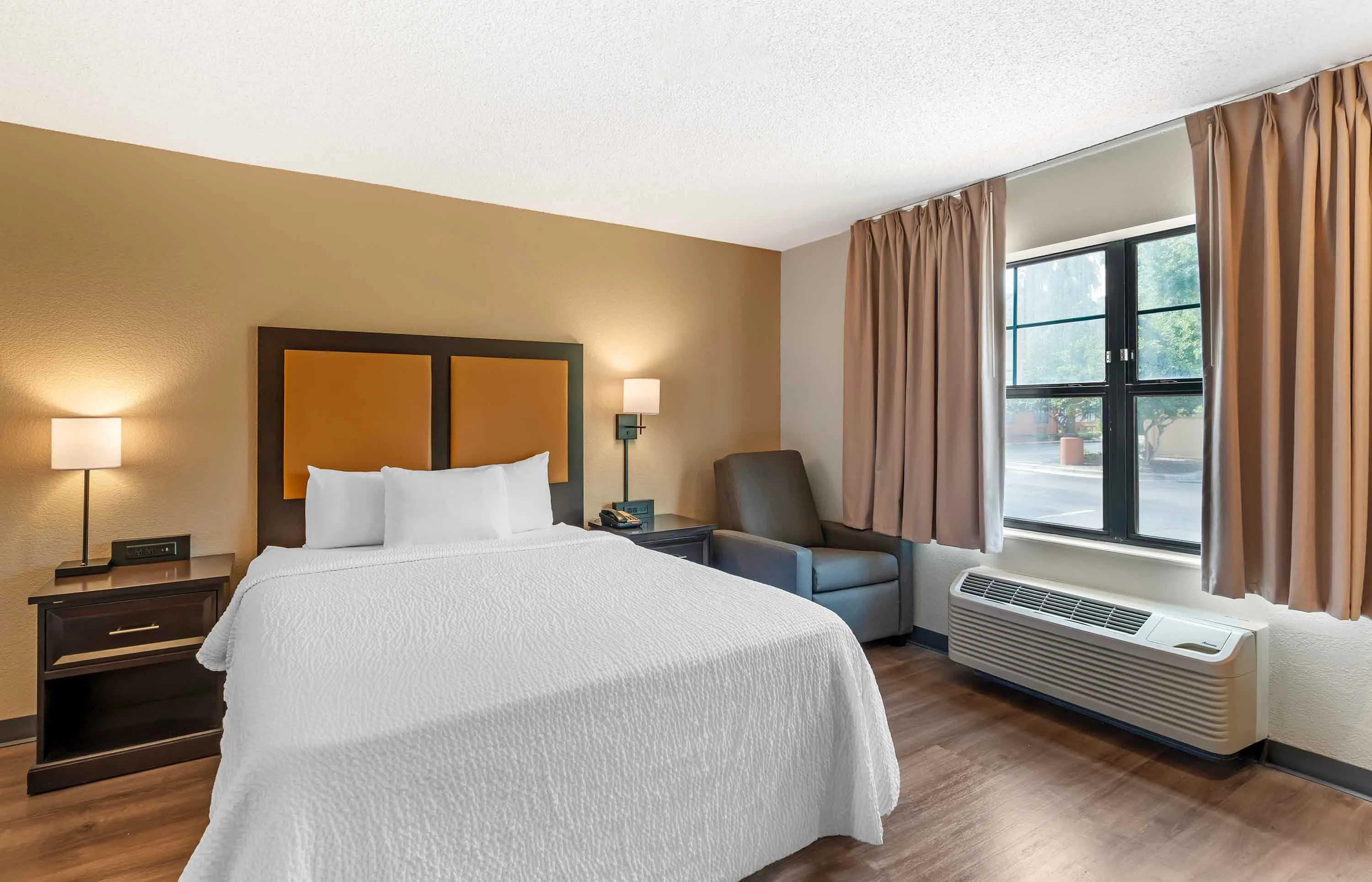 Superior Studio - 1 King Bed