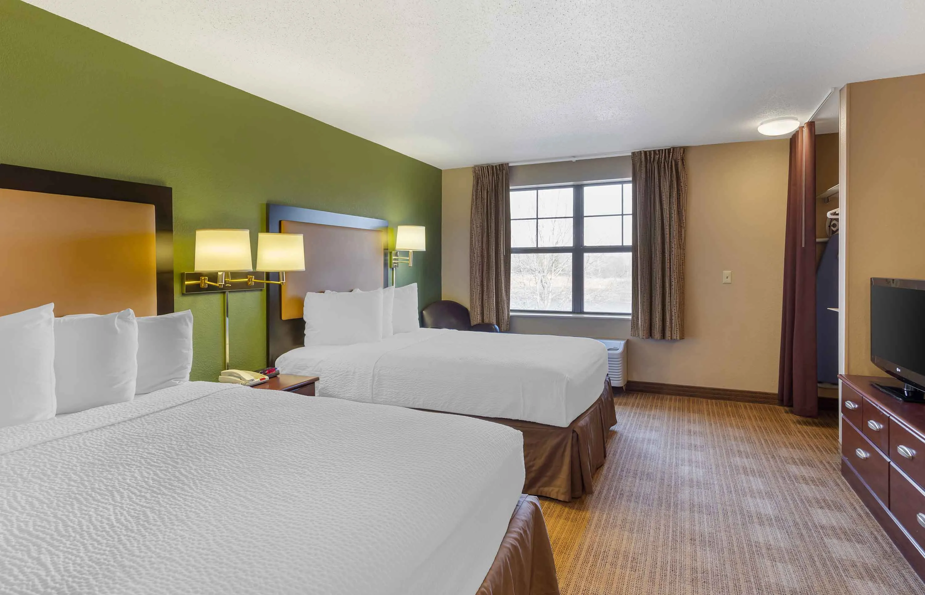 Studio Suite - 2 Full Beds