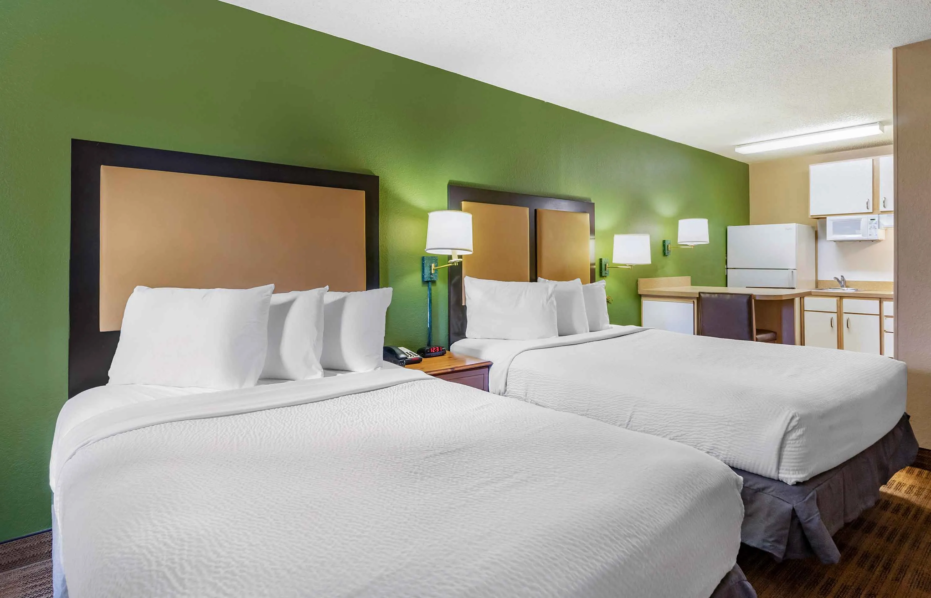 Studio Suite - 2 Full Beds