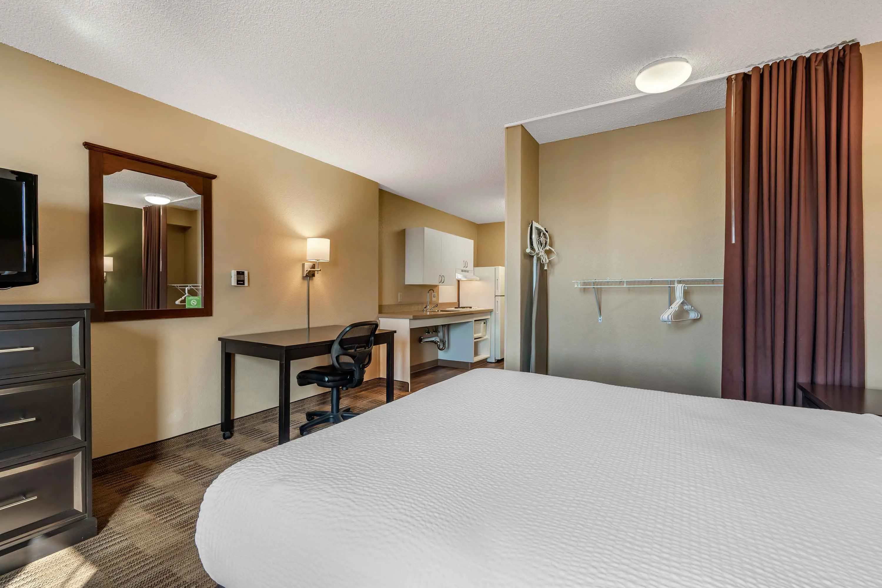 Studio Suite - 1 Queen Bed