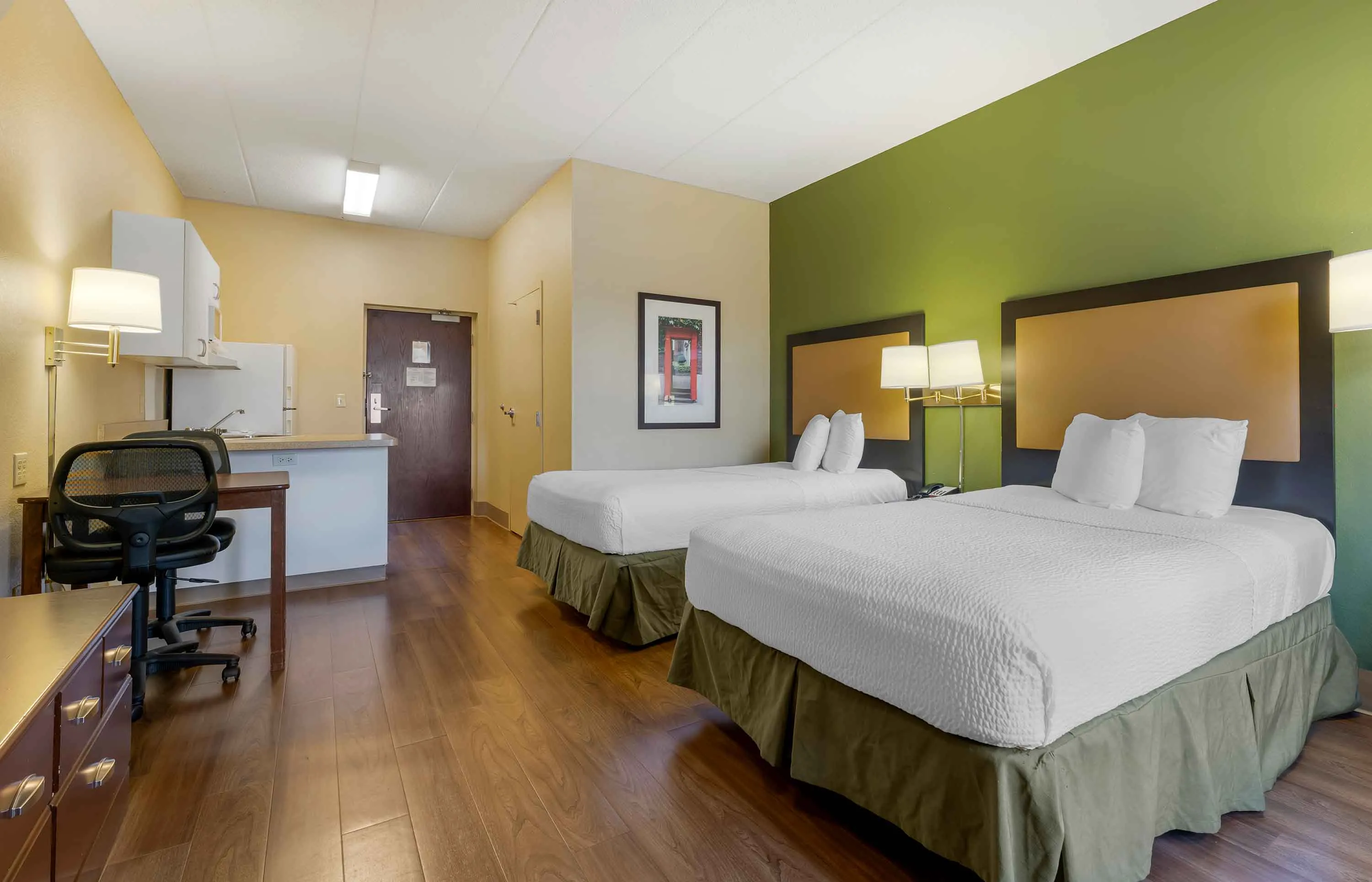 Studio Suite - 2 Full Beds