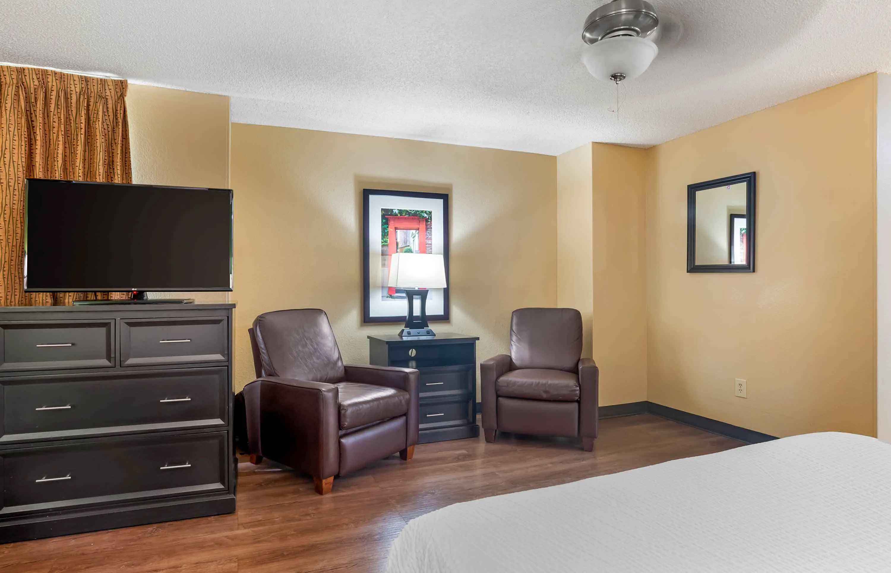 Deluxe Studio - 2 Full Beds