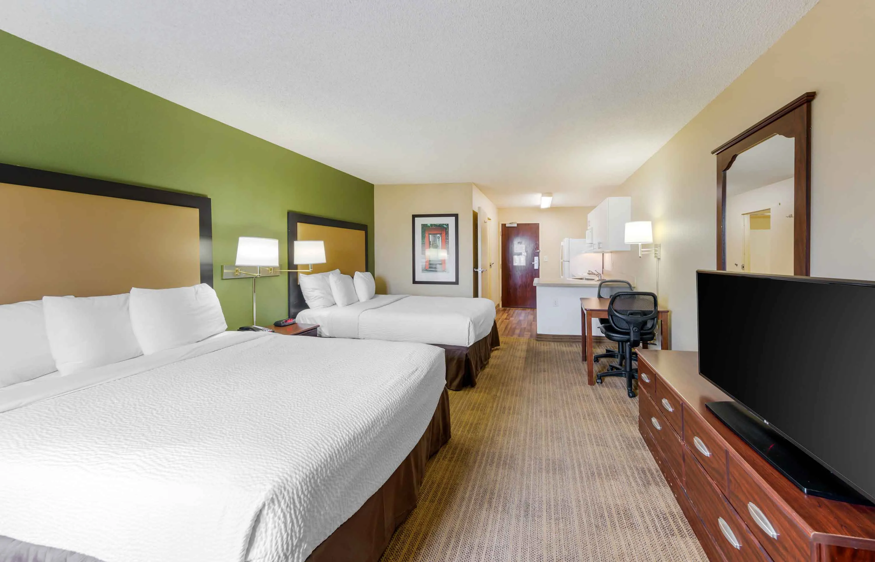 Studio Suite - 2 Full Beds