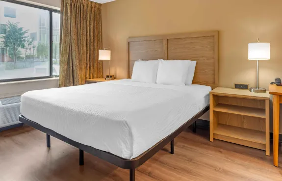 1 Bedroom Suite - 1 King Bed