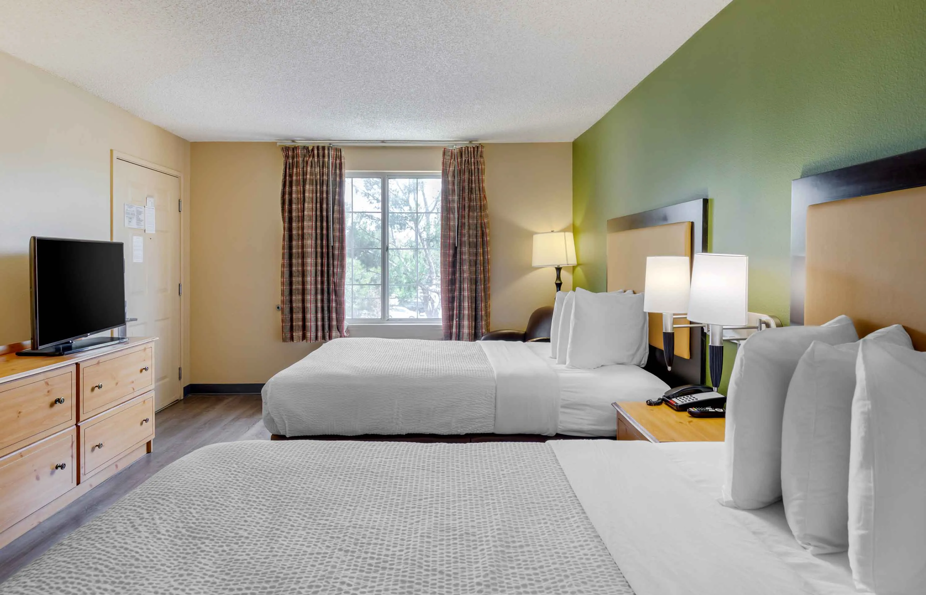 Studio Suite - 2 Full Beds