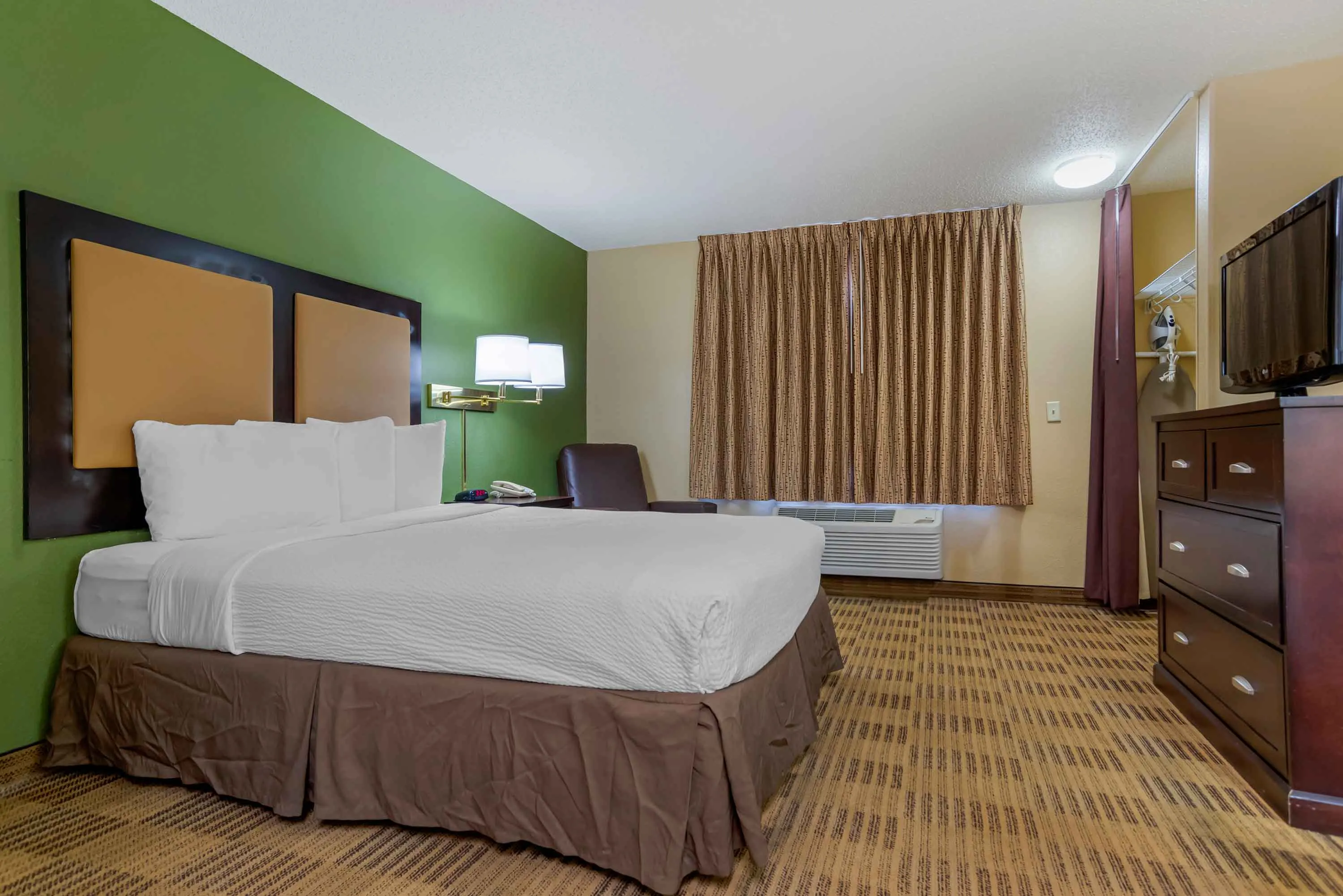 Studio Suite - 1 Queen Bed