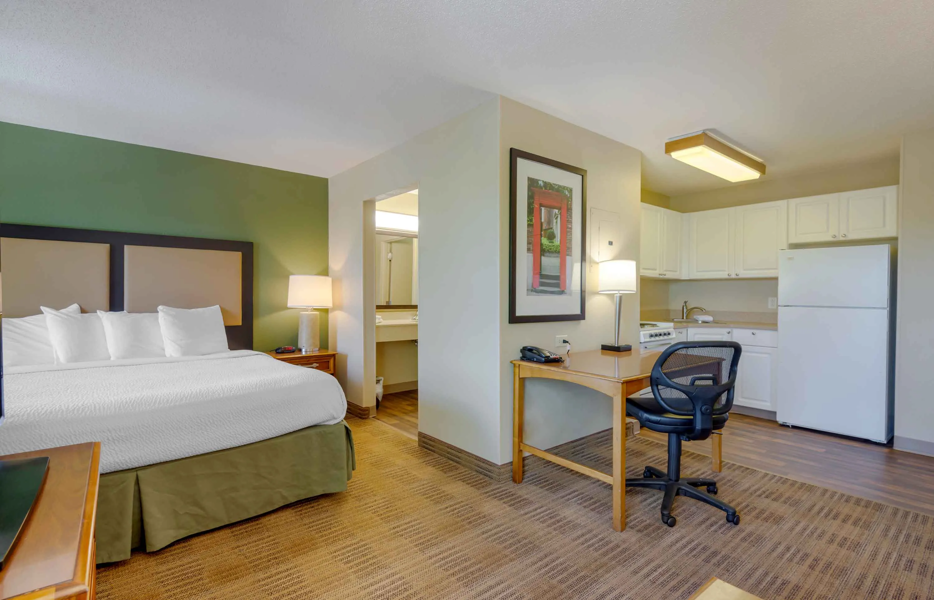 Deluxe Studio - 1 King Bed