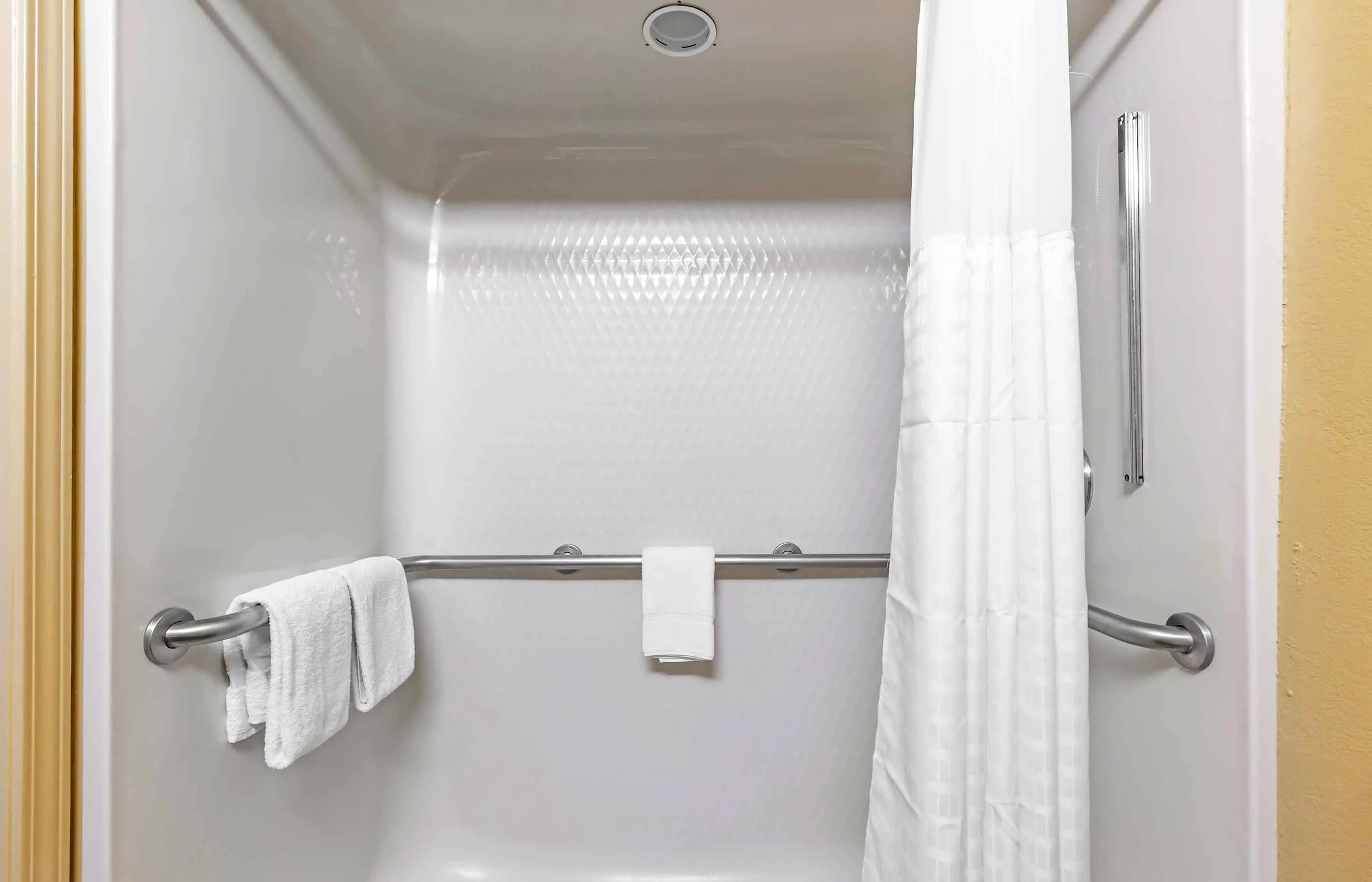 Deluxe Studio - 2 Full Beds