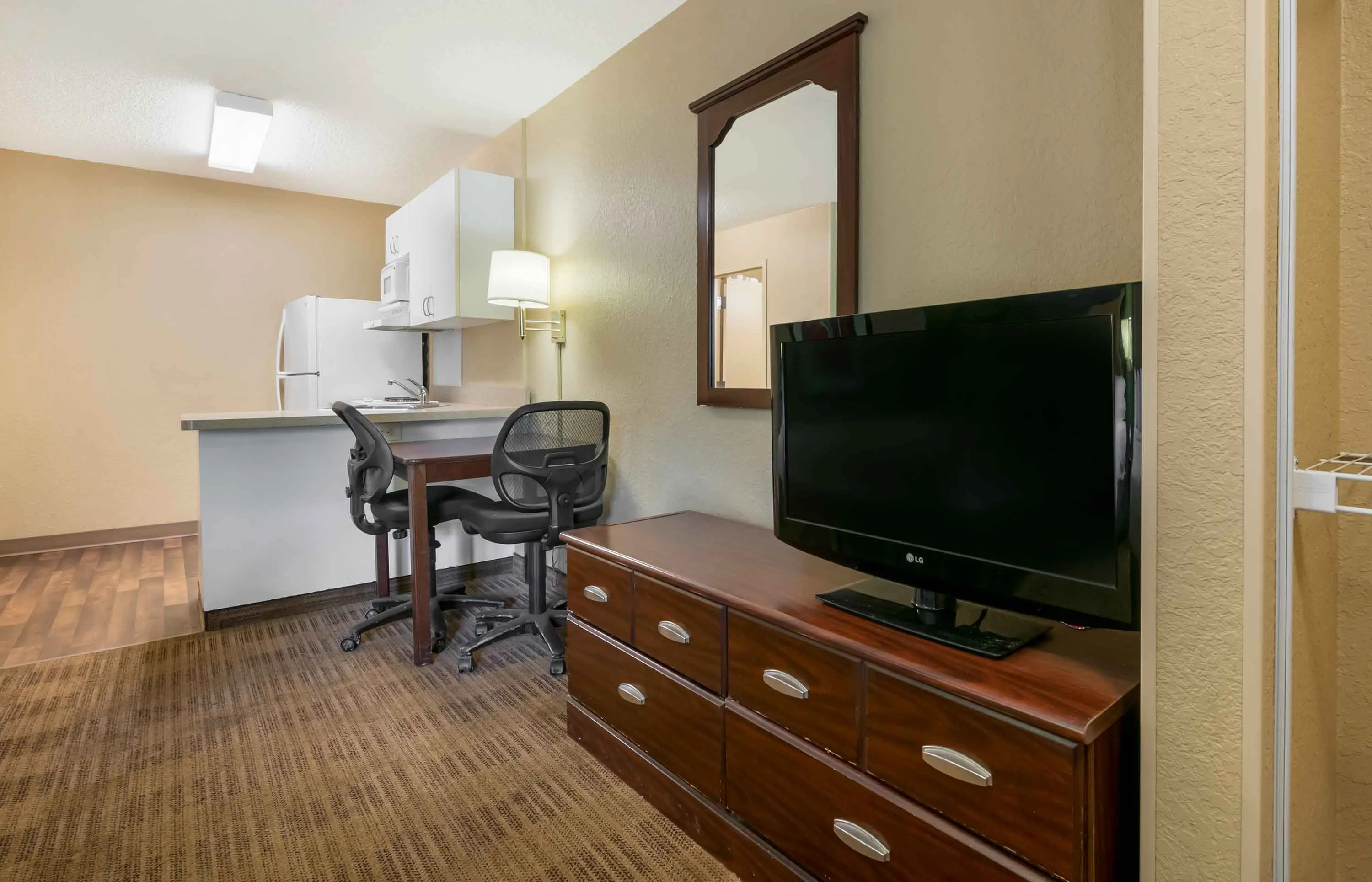 Studio Suite - 2 Full Beds