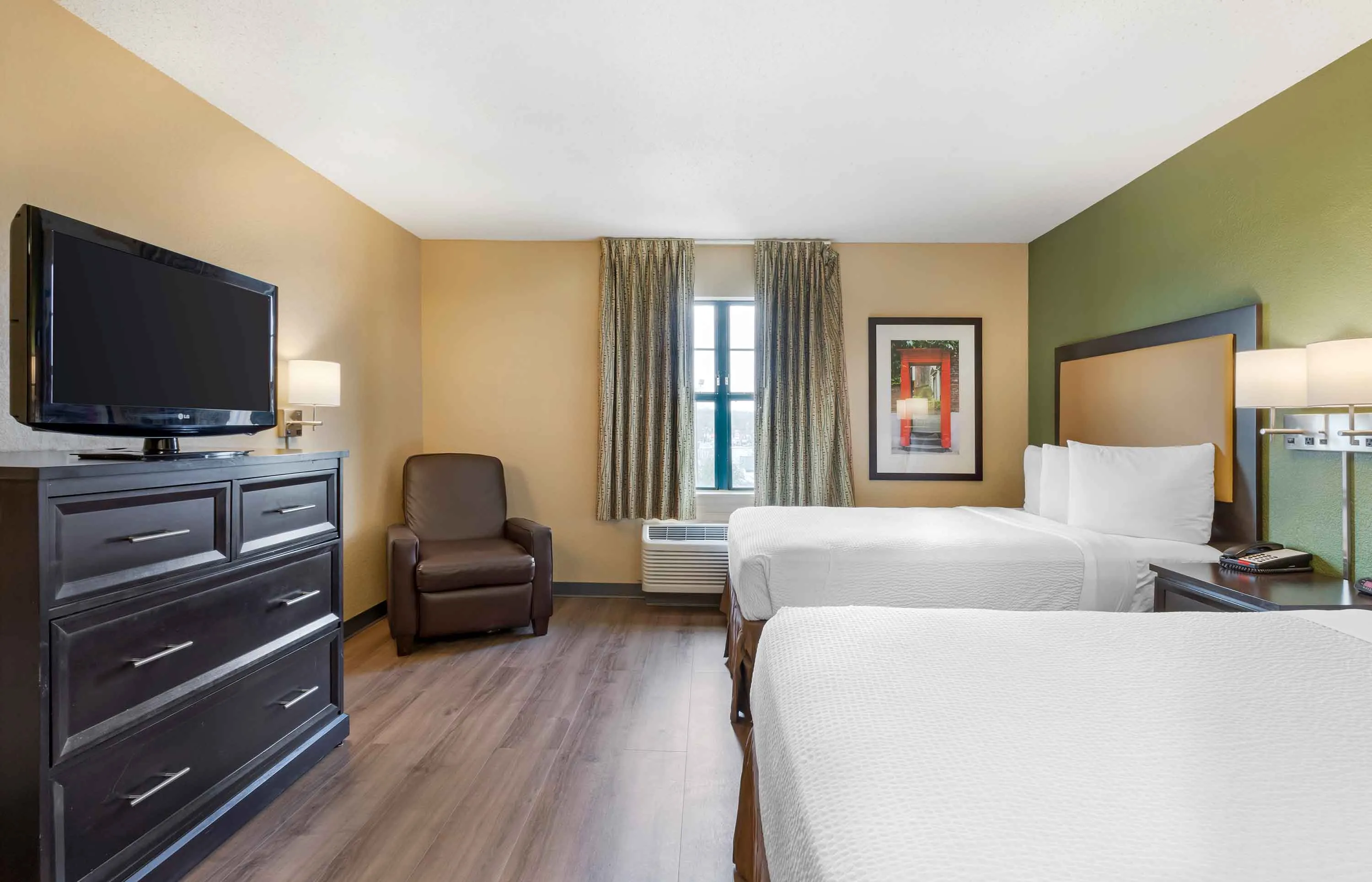 Studio Suite - 2 Full Beds