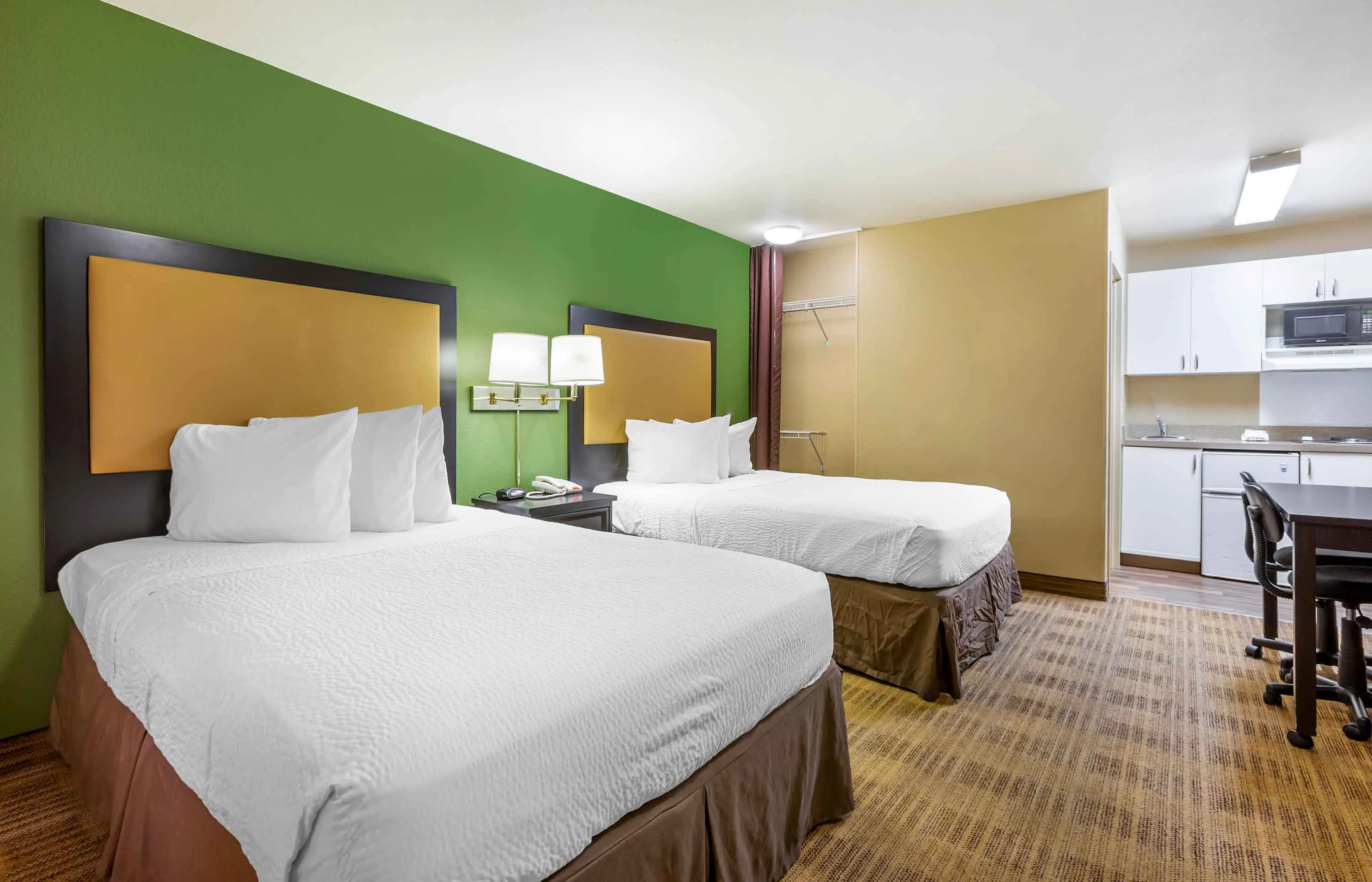 Studio Suite - 2 Full Beds