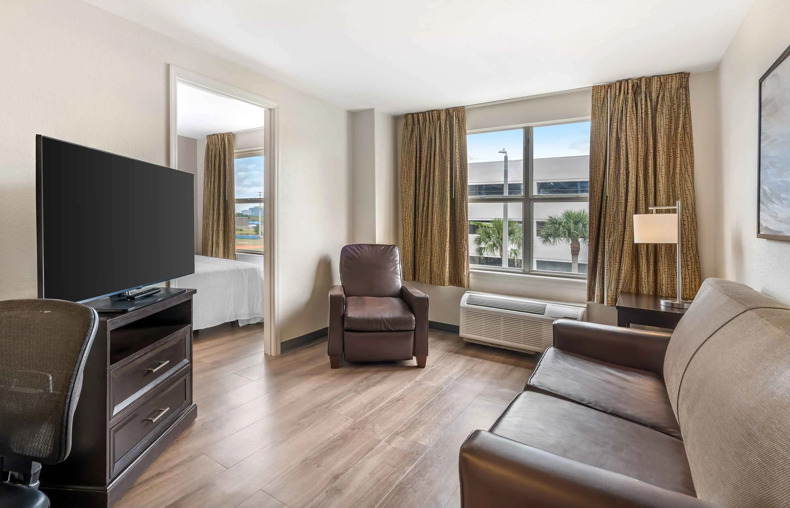 1 Bedroom Suite - 2 Full Beds