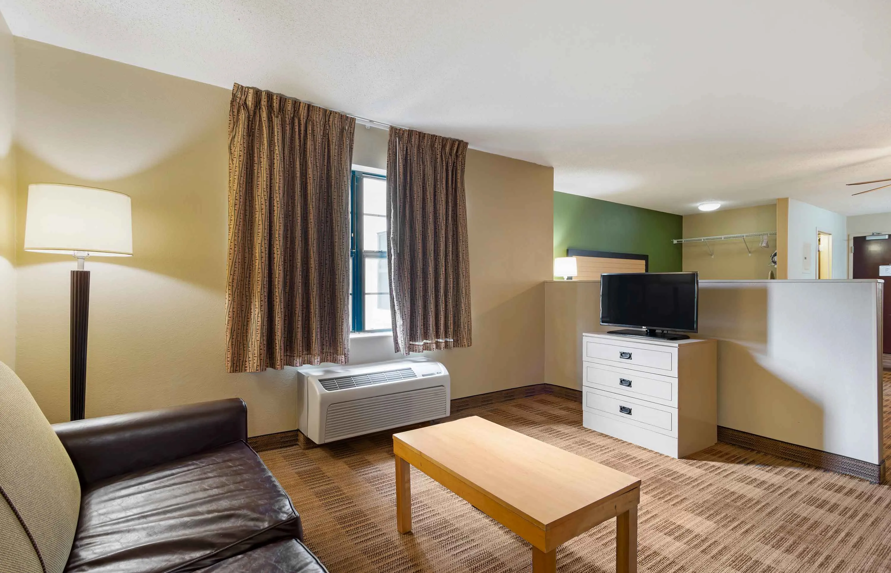 Deluxe Studio - 1 King Bed