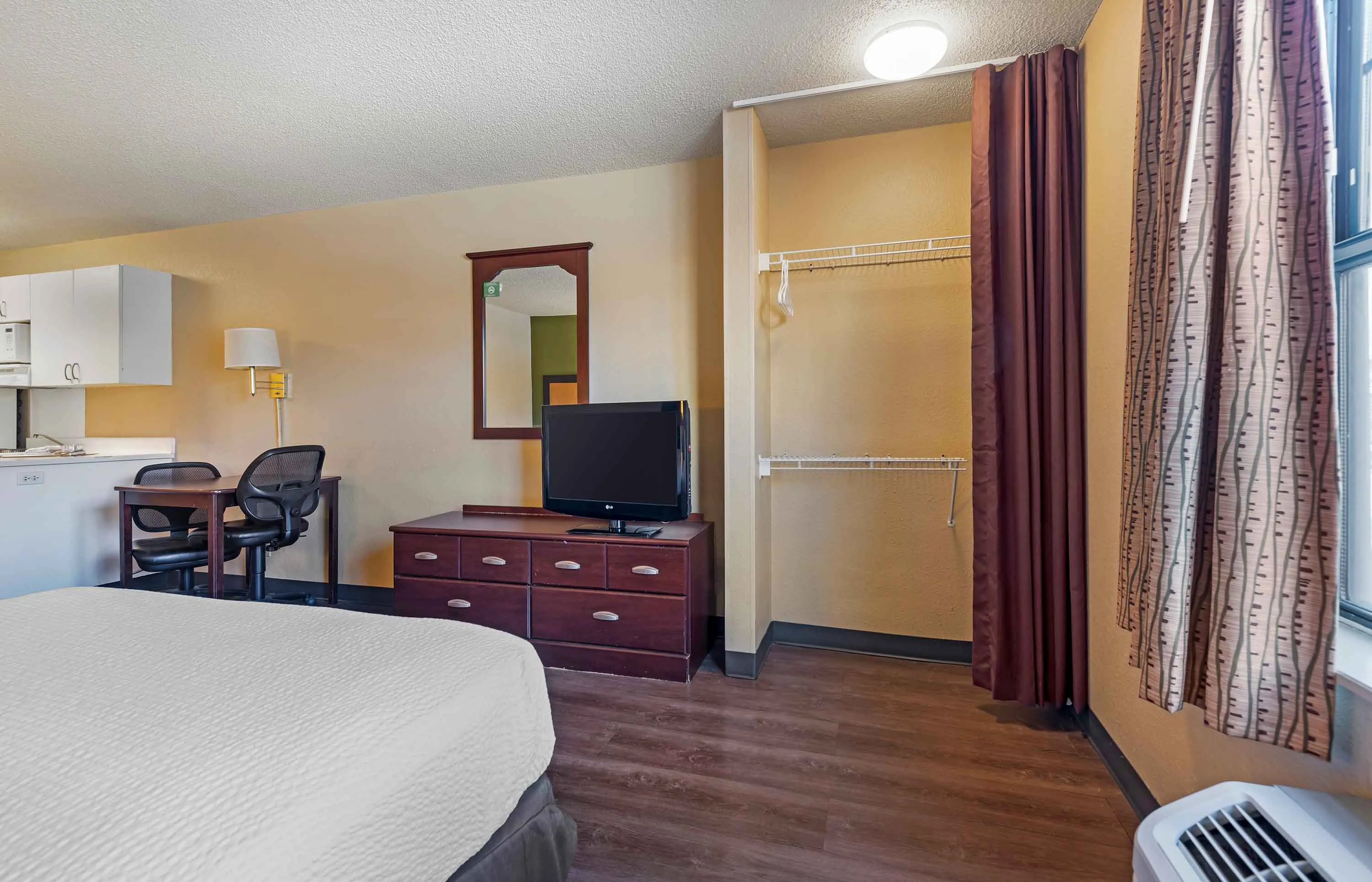 Studio Suite - 2 Full Beds