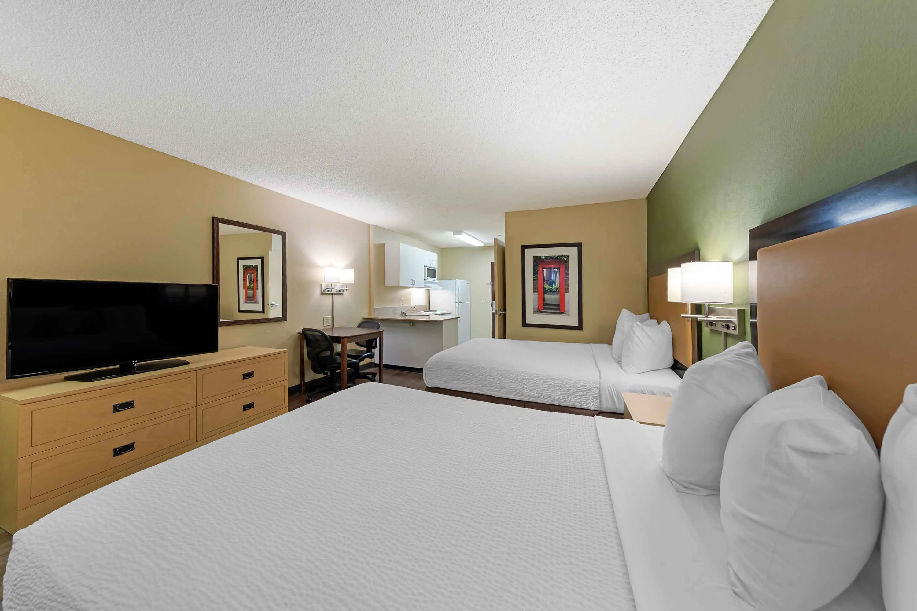 Studio Suite - 2 Full Beds