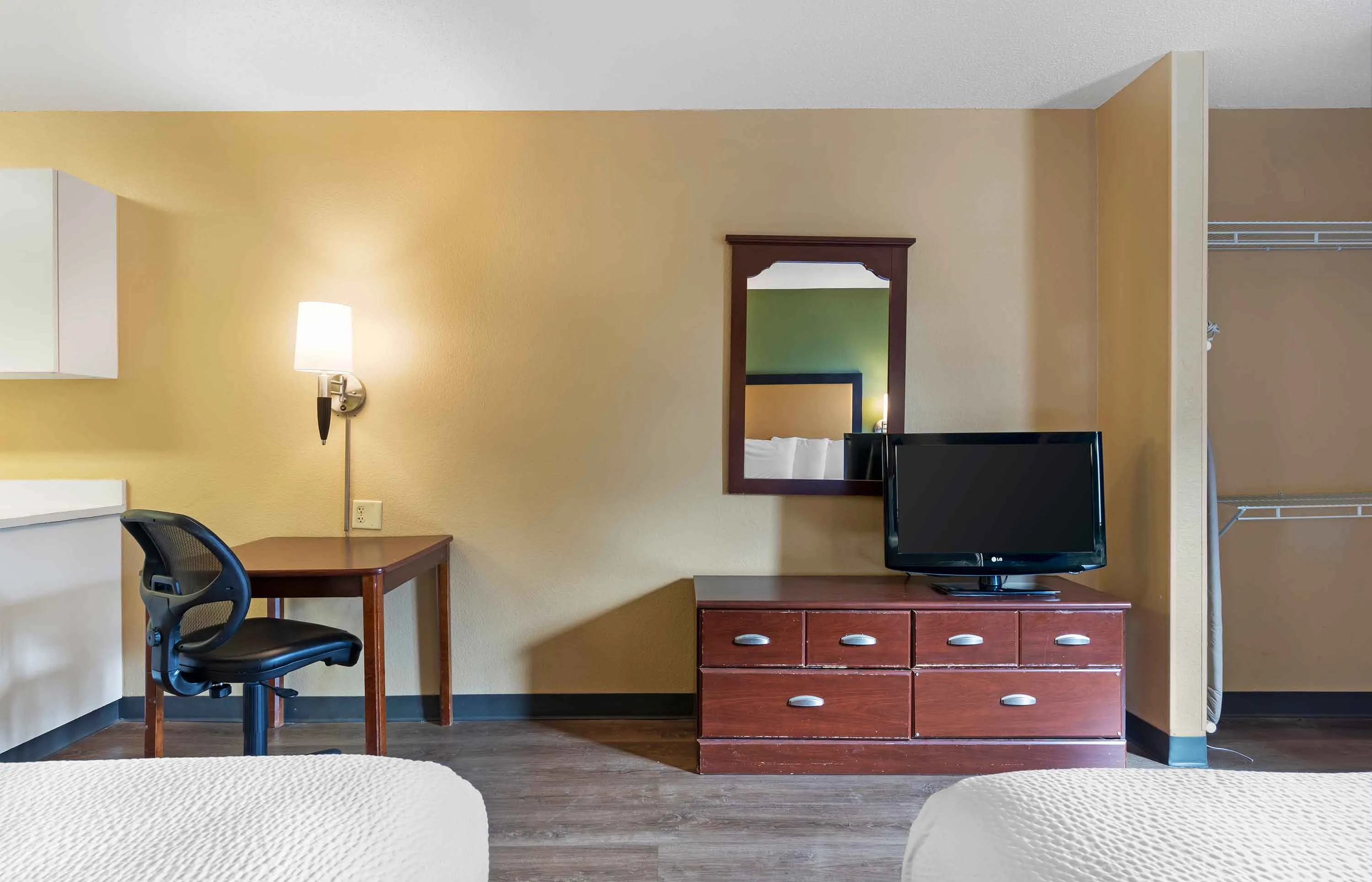 Studio Suite - 2 Full Beds