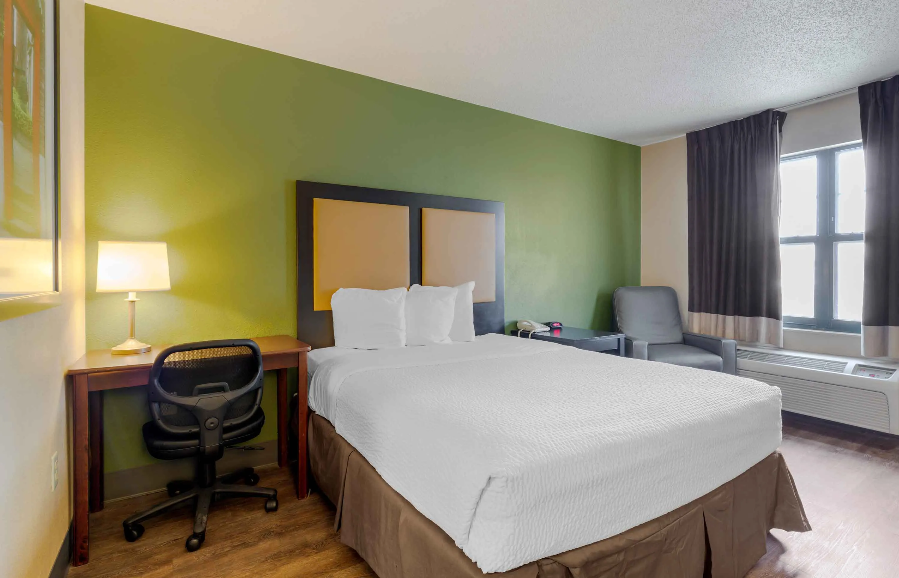 Studio Suite - 1 Queen Bed