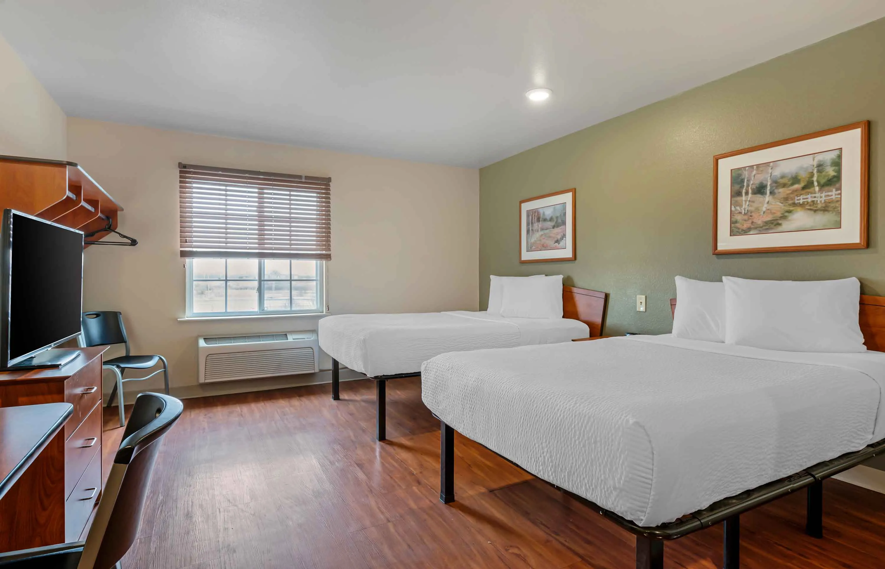 Studio Suite - 2 Full Beds