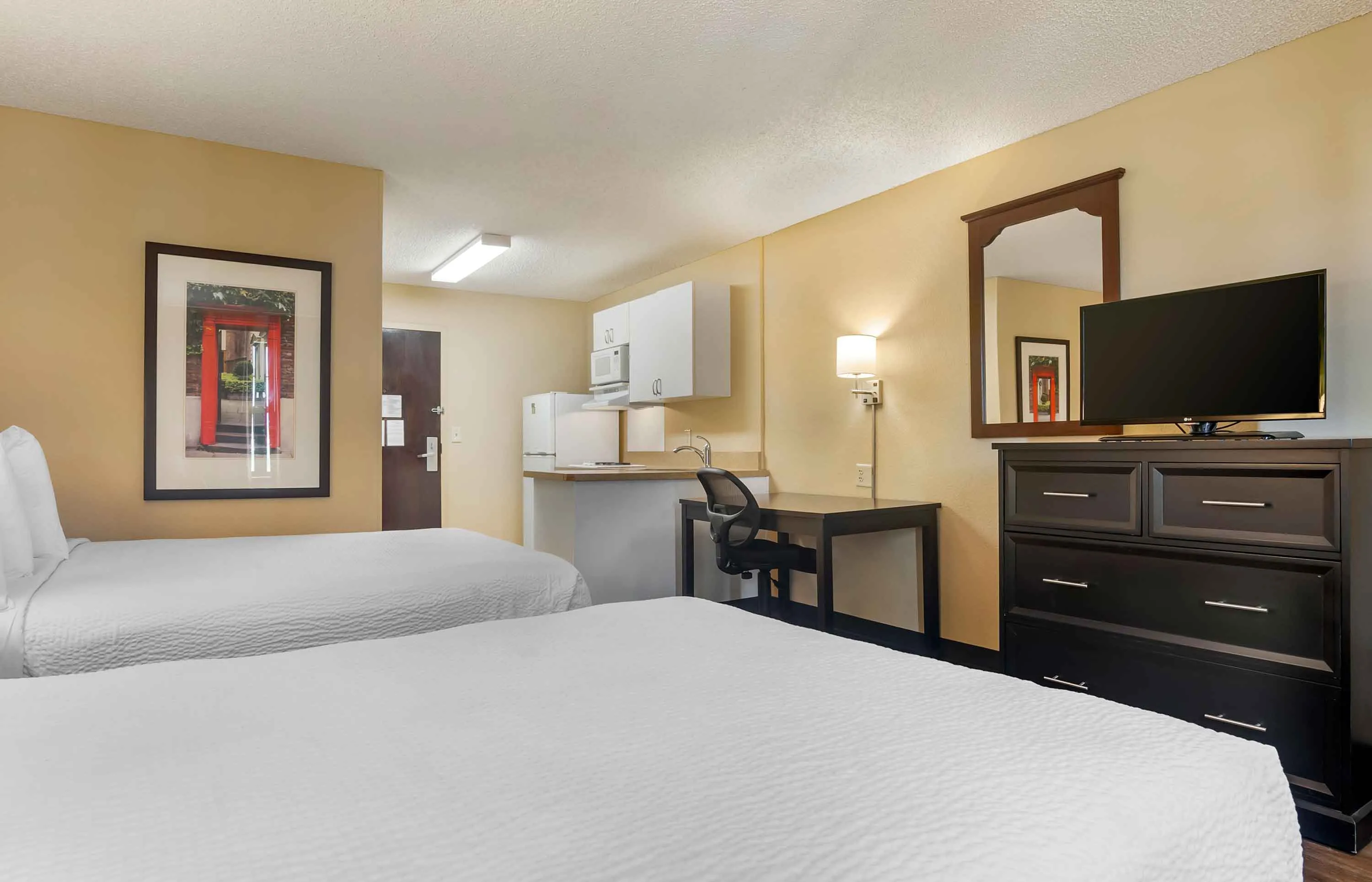 Studio Suite - 2 Full Beds