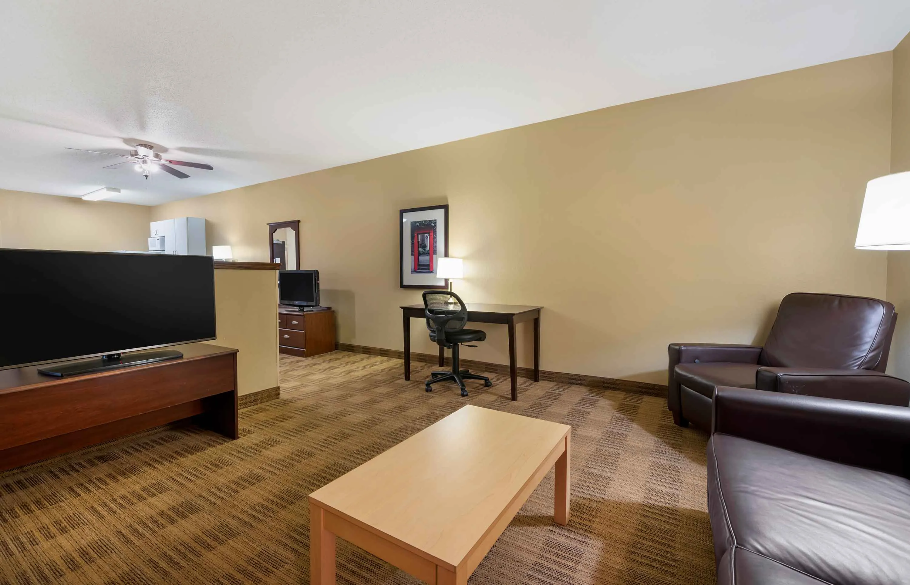 1 Bedroom Suite - 1 King Bed