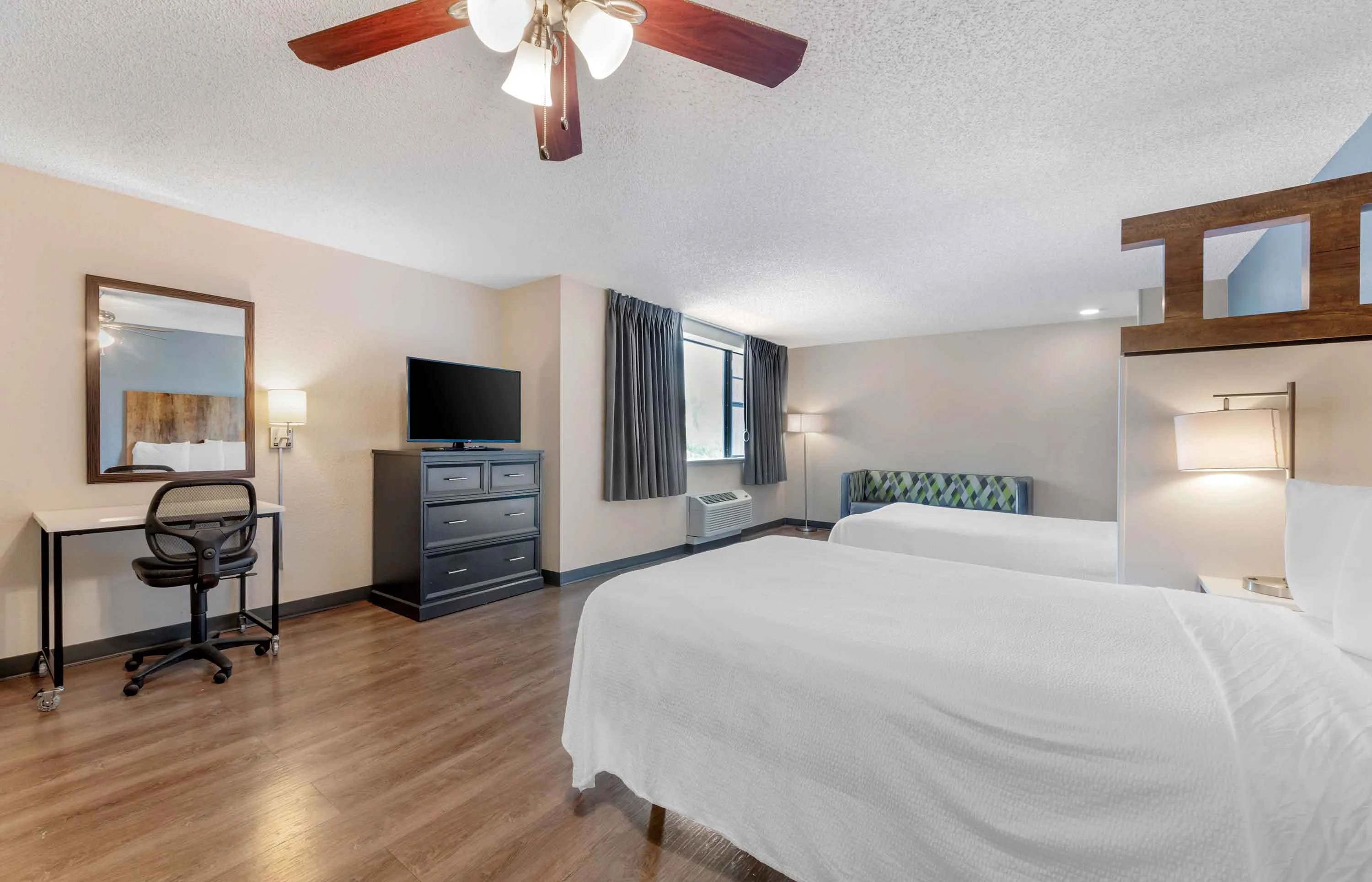 Deluxe Studio - 2 Full Beds