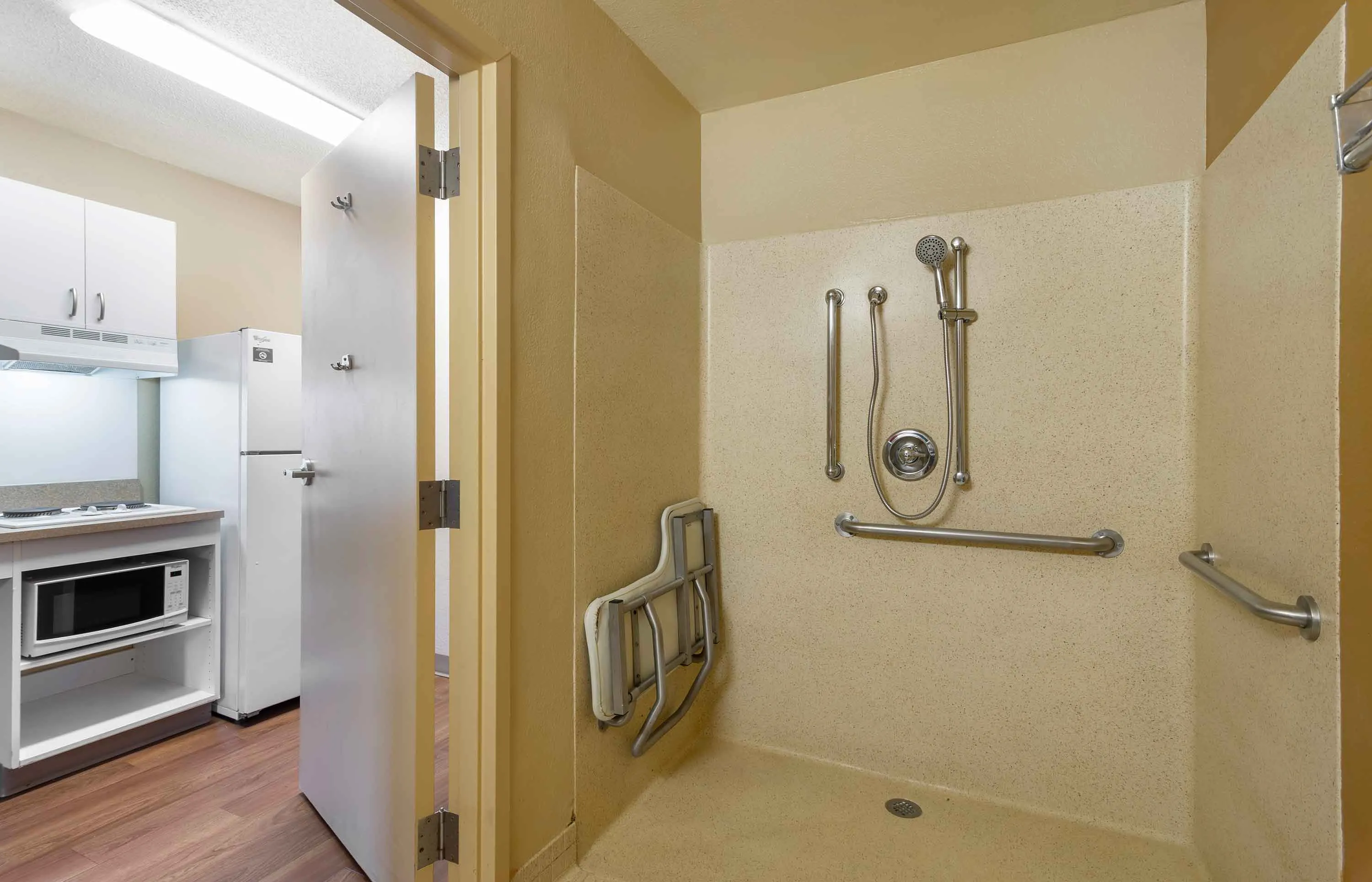 Deluxe Studio - 2 Full Beds