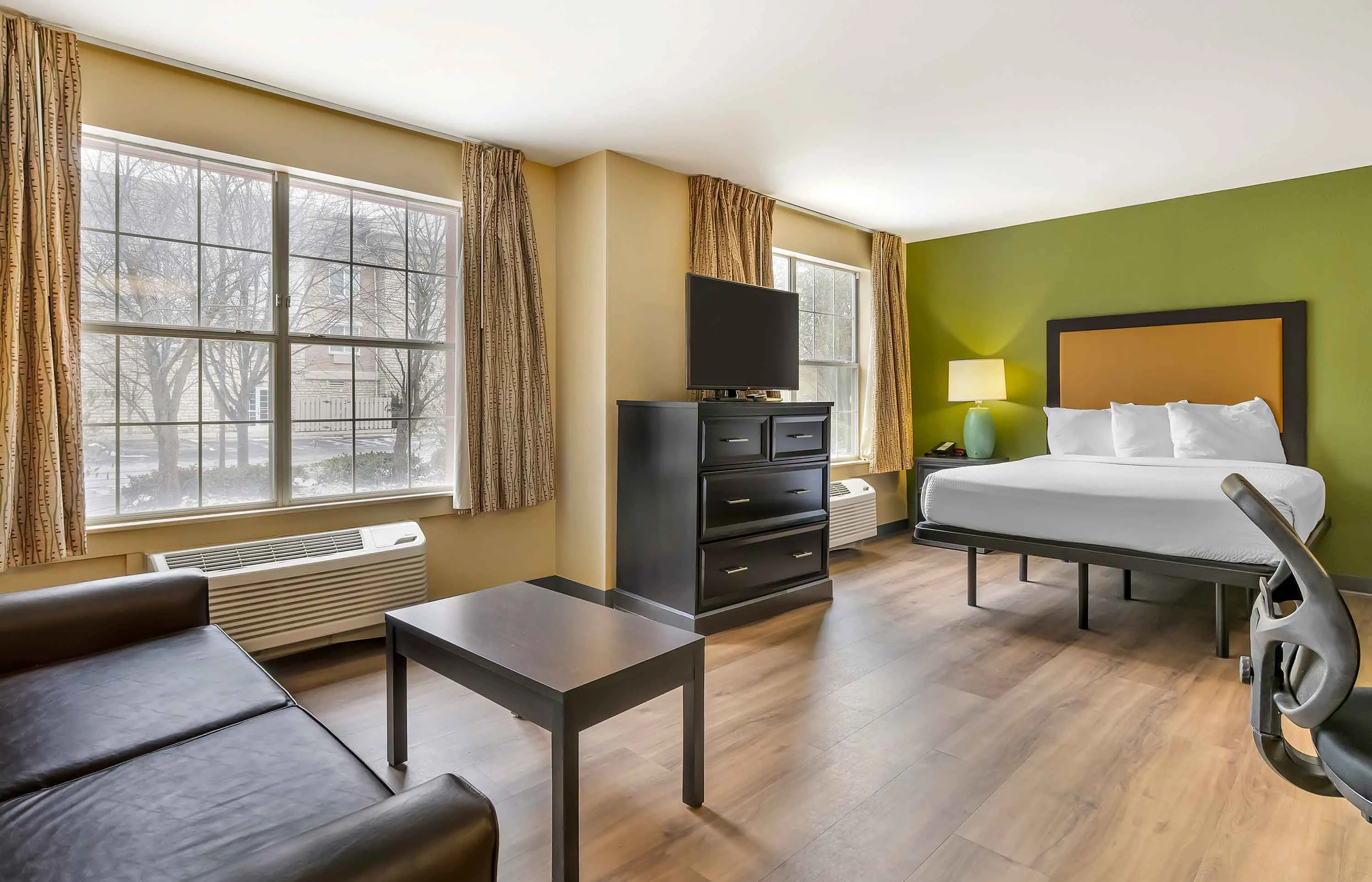 Superior Suite - 1 Full Bed