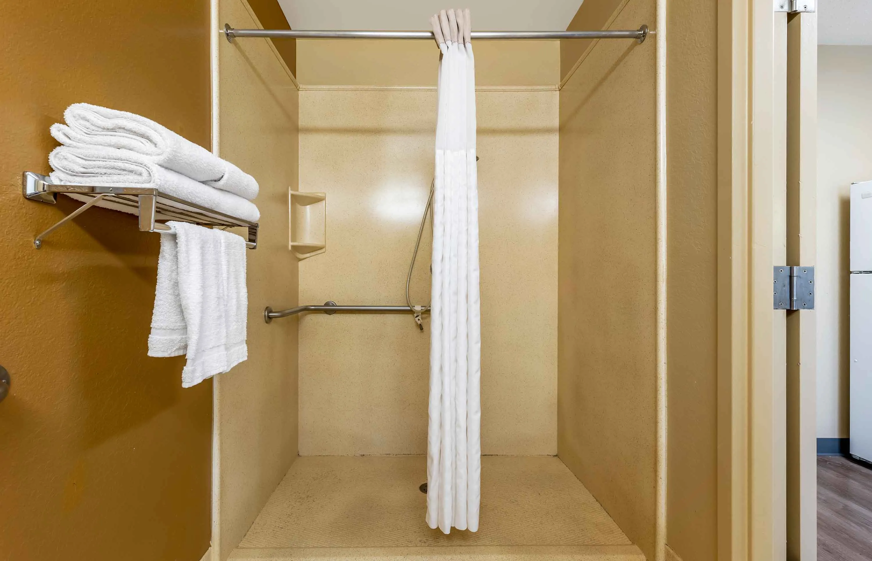 Deluxe Studio - 2 Full Beds