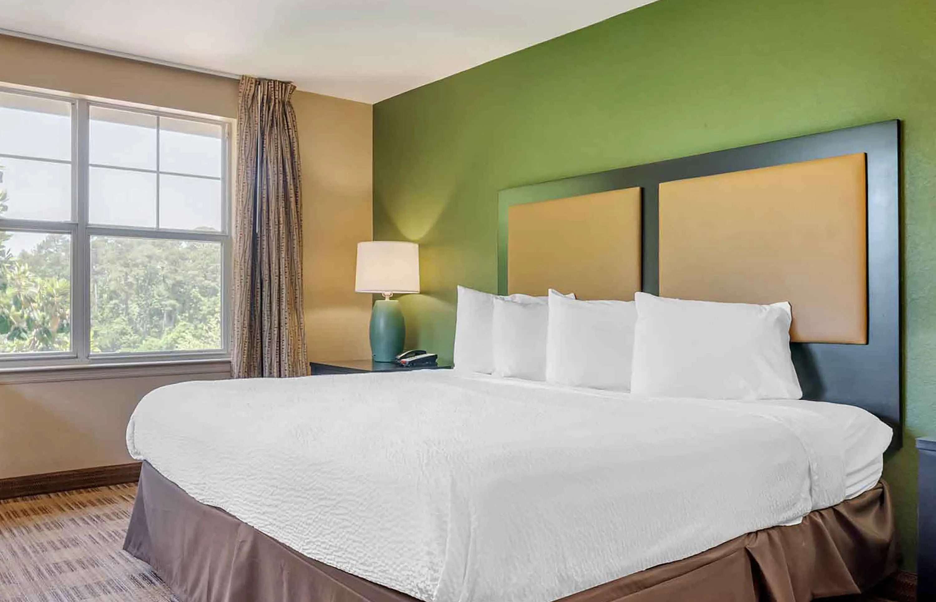 Deluxe Studio - 1 King Bed