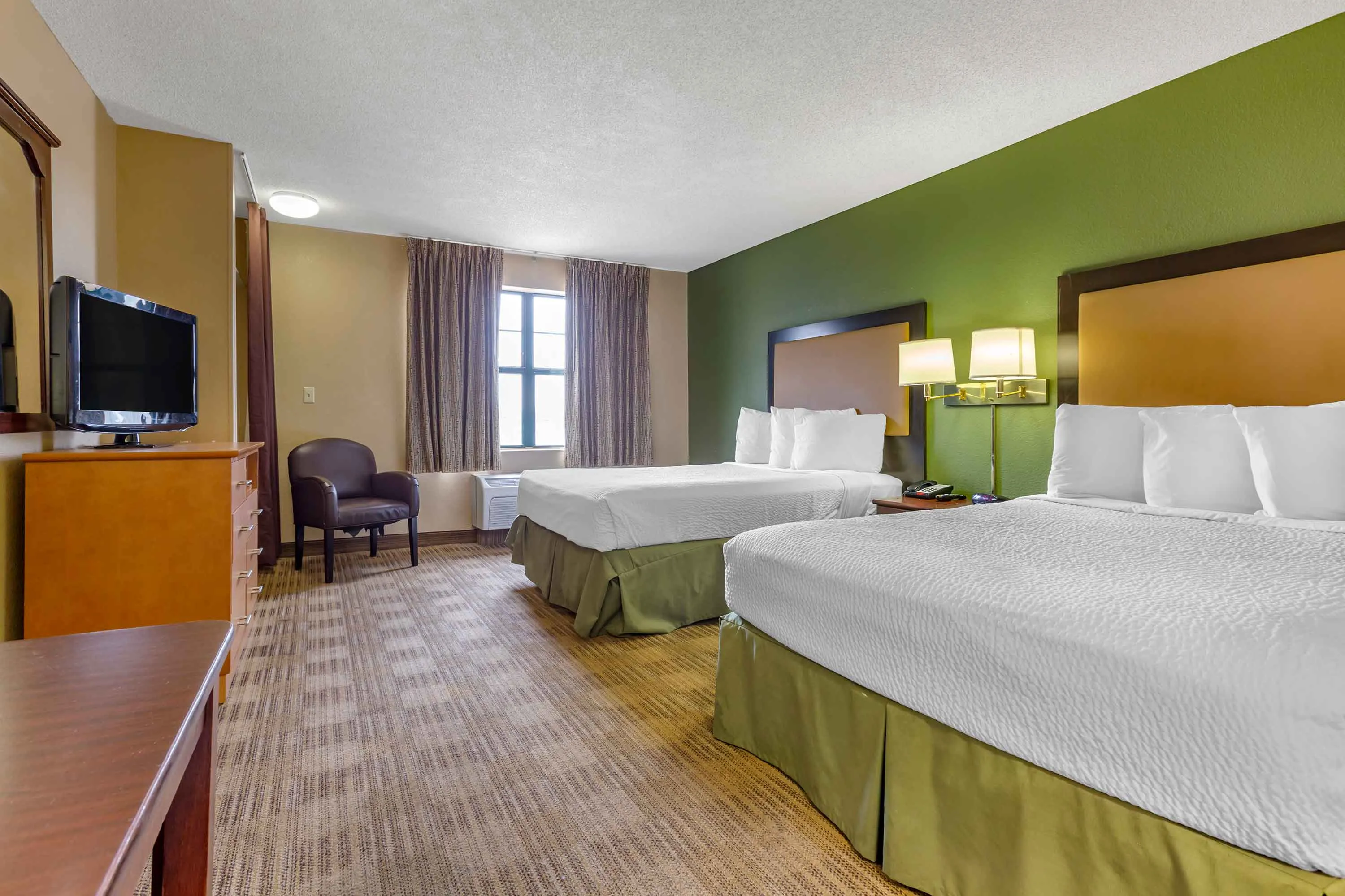 Studio Suite - 2 Full Beds