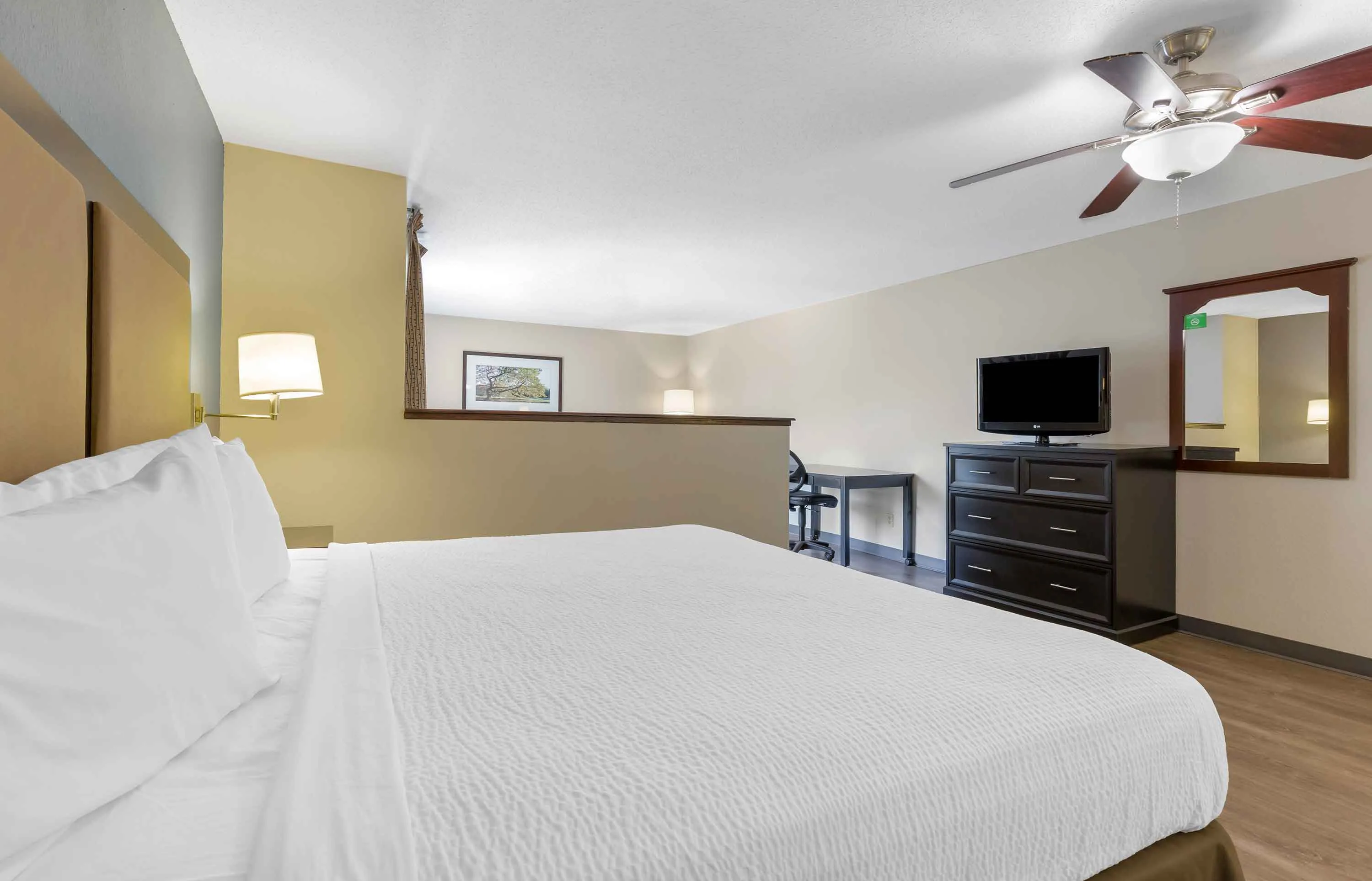 Deluxe Studio - 1 King Bed