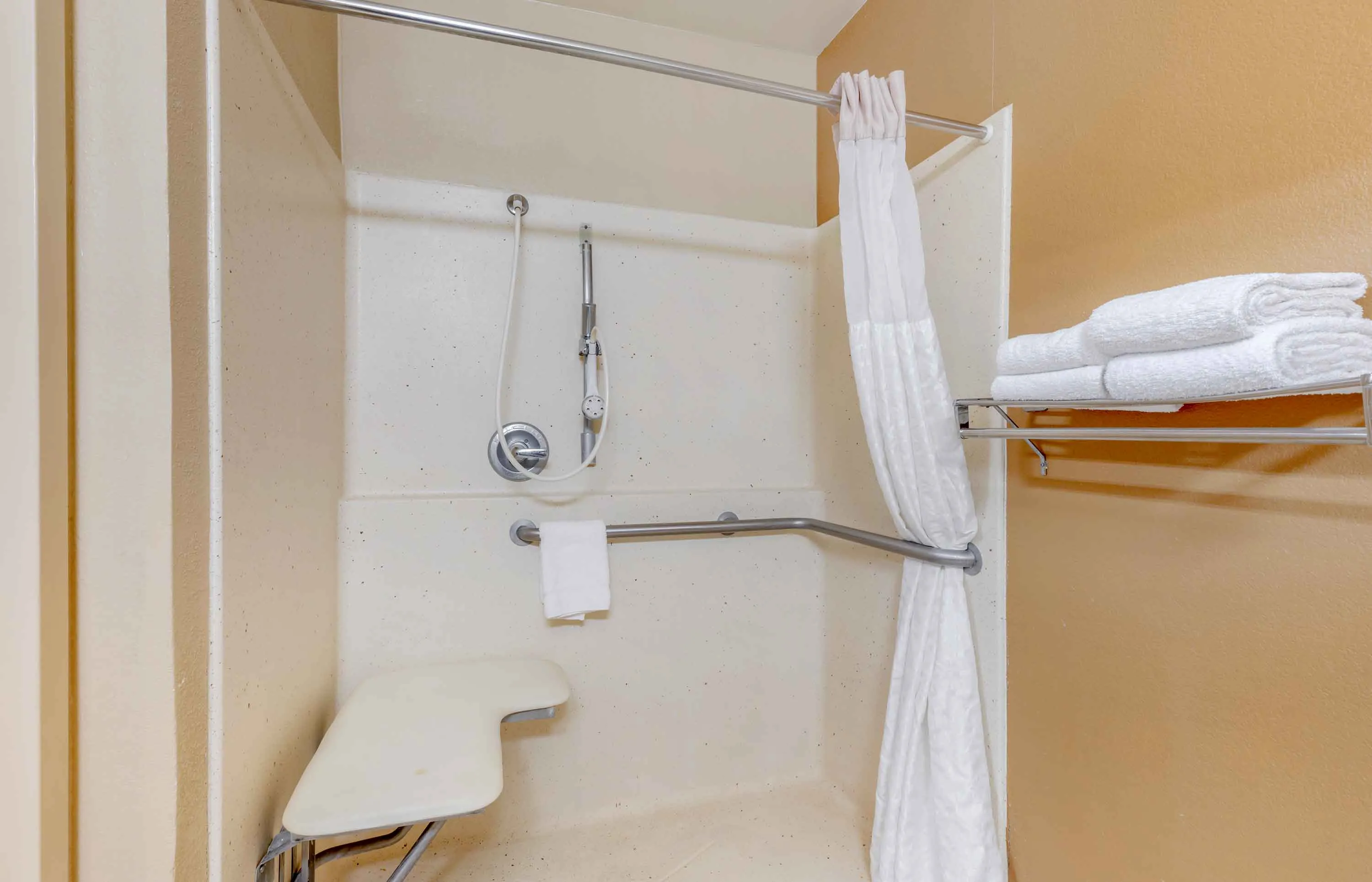 Deluxe Studio - 2 Full Beds
