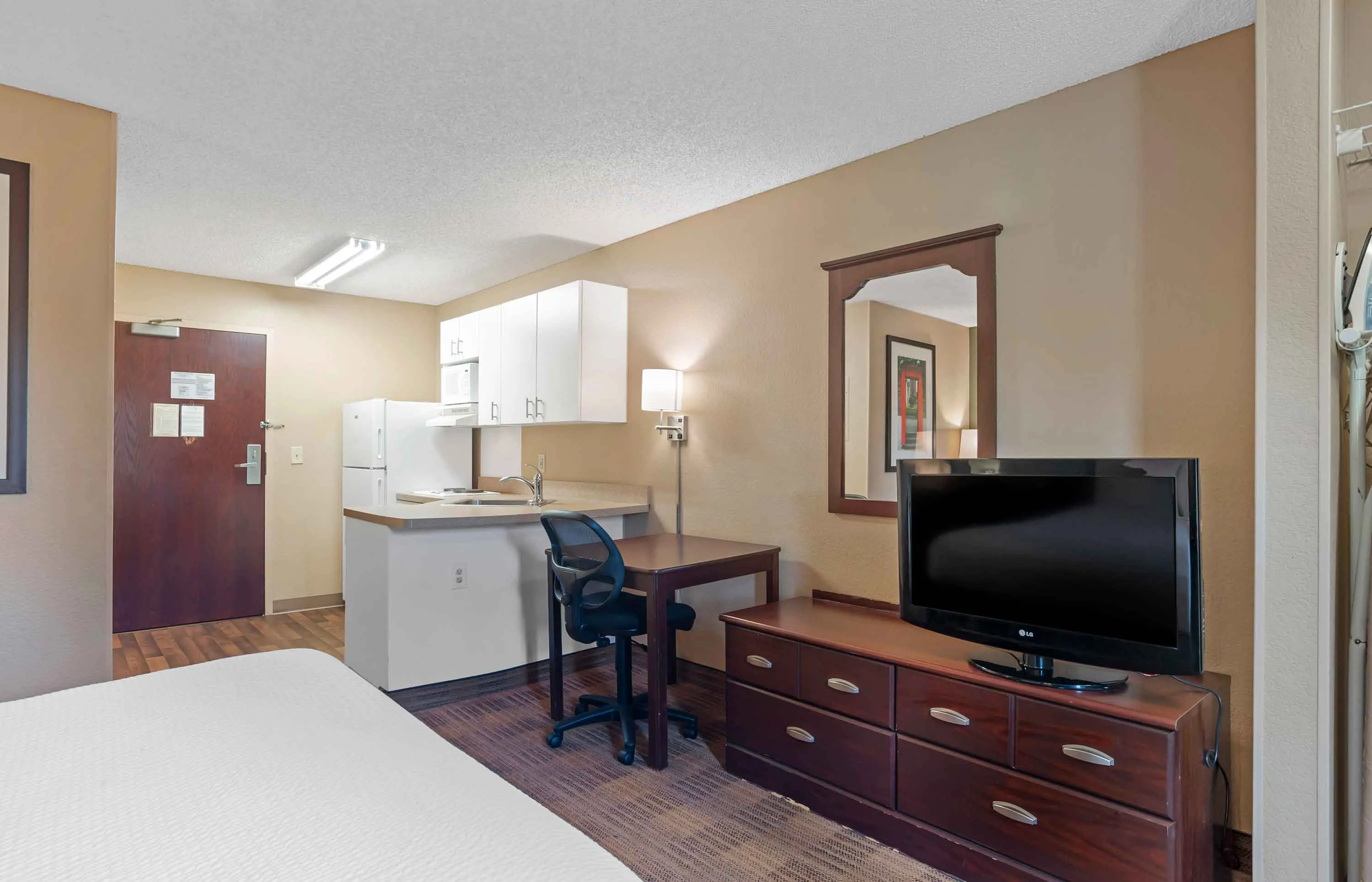 Studio Suite - 1 Queen Bed