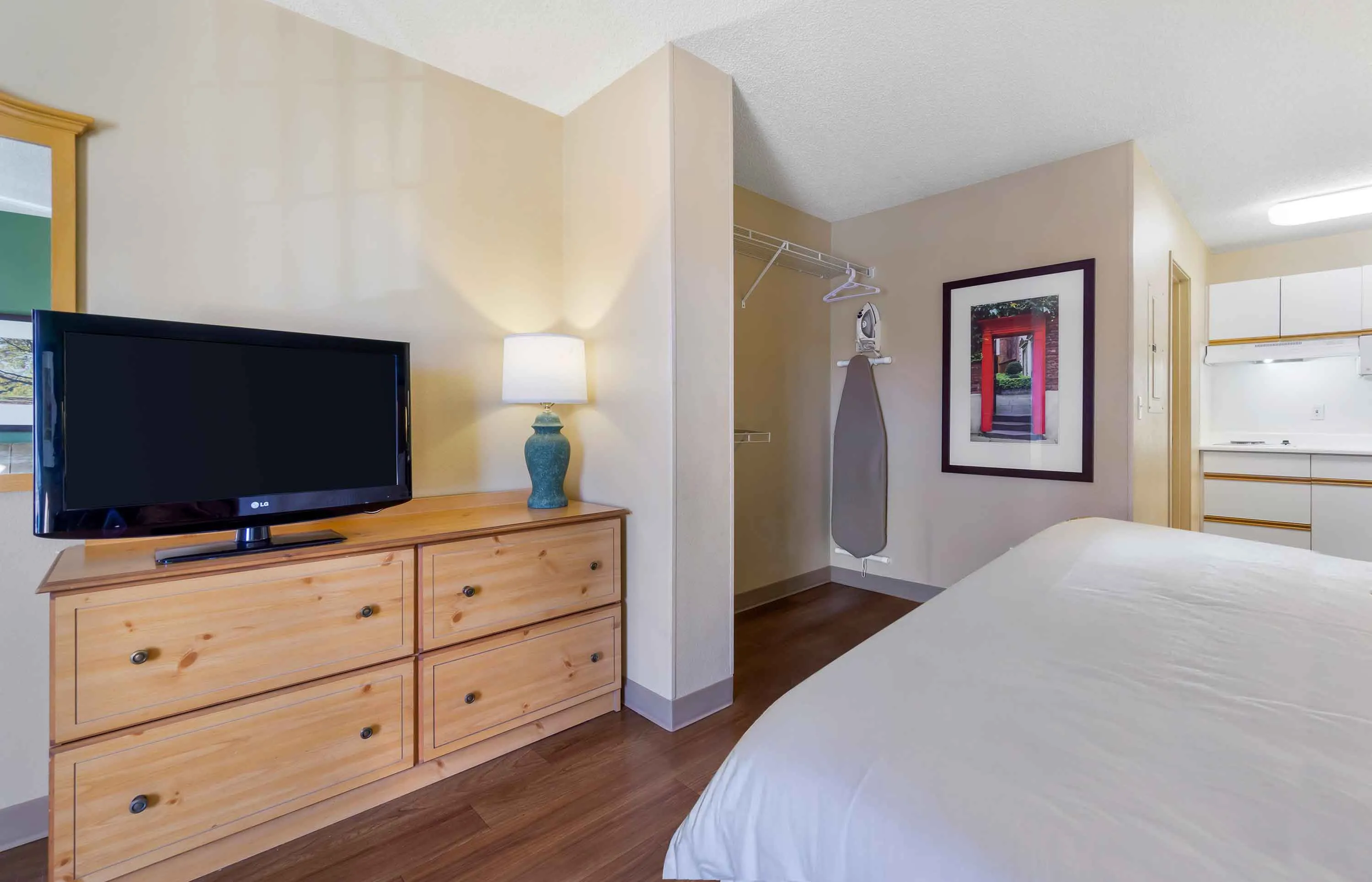 Deluxe Studio - 1 King Bed