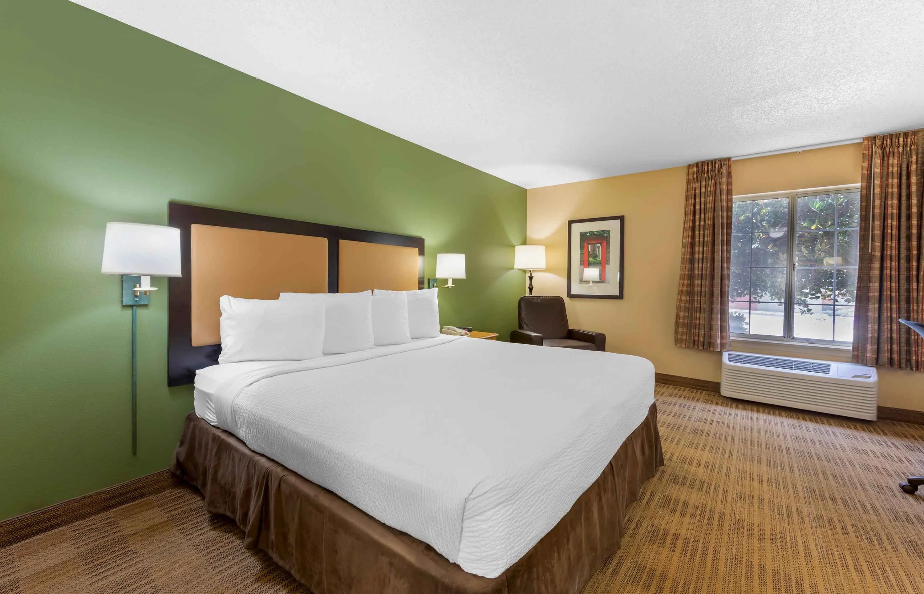 2 Bedroom Suite - 1 King and 1 Queen Bed
