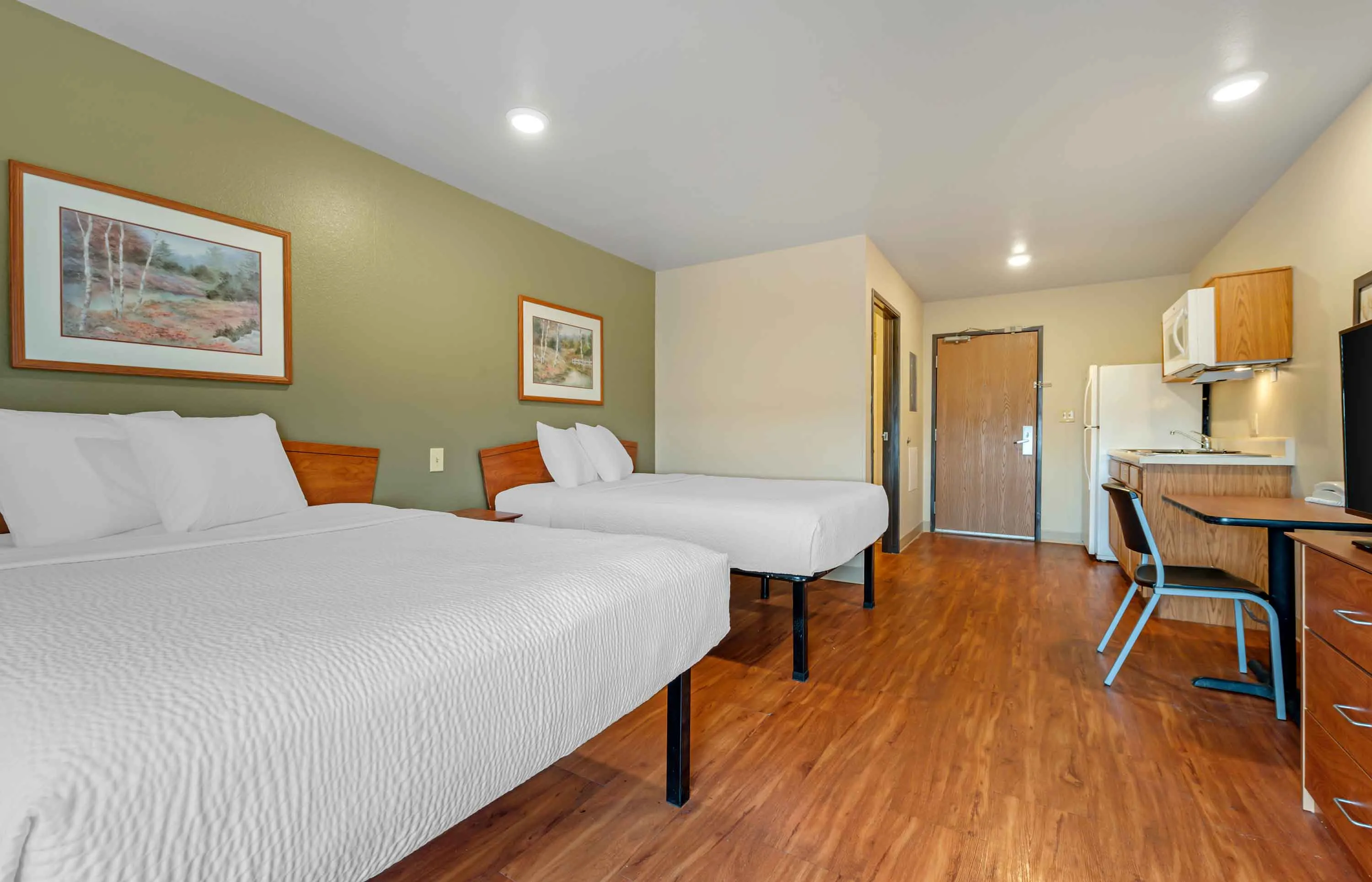 Studio Suite - 2 Full Beds