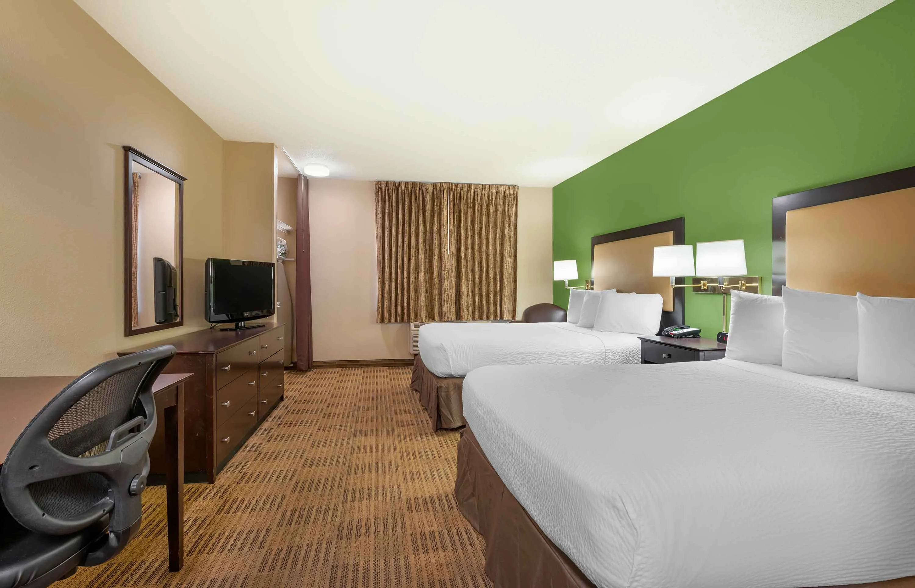 Studio Suite - 2 Full Beds