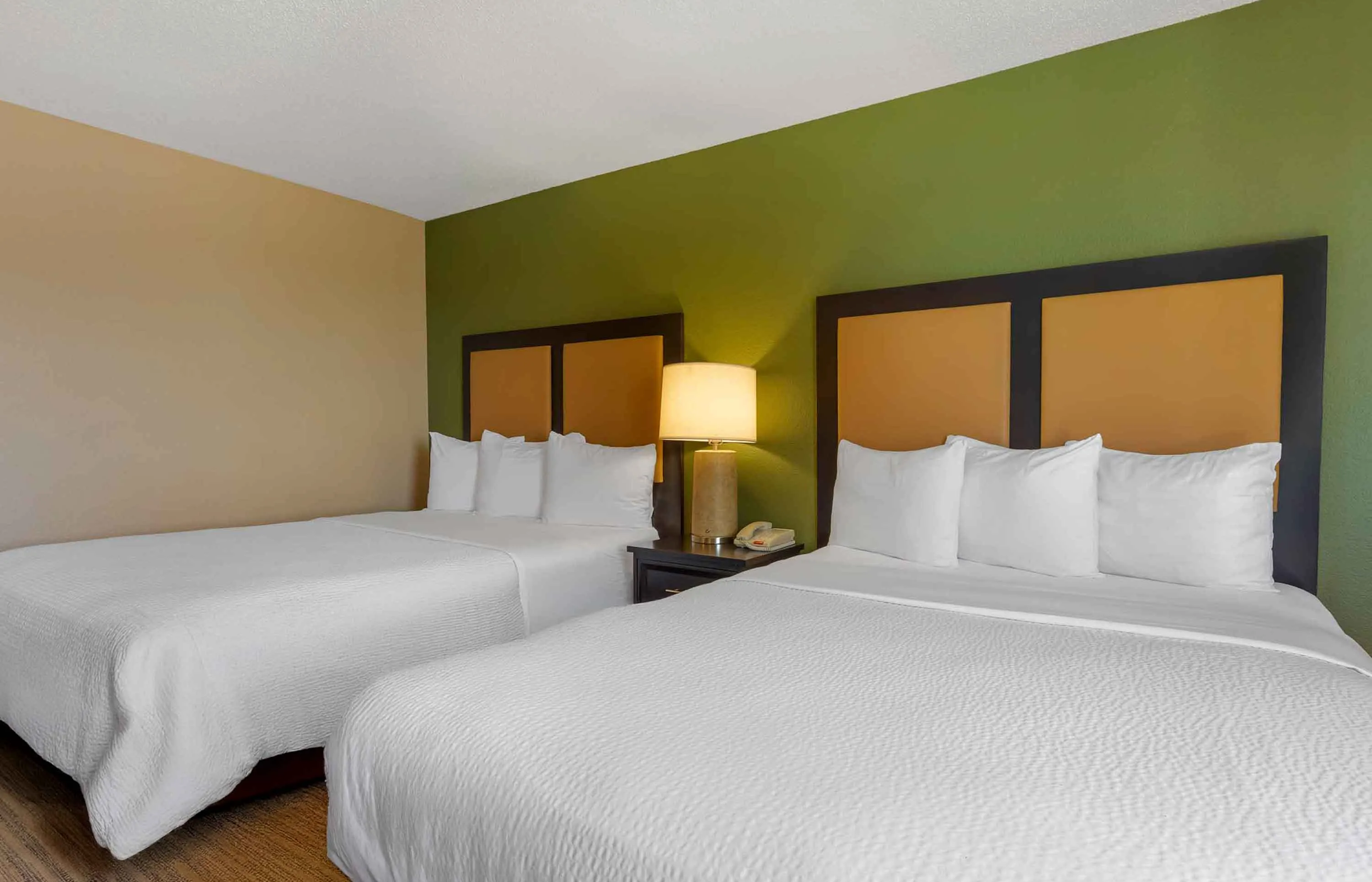 1 Bedroom Suite - 2 Full Beds