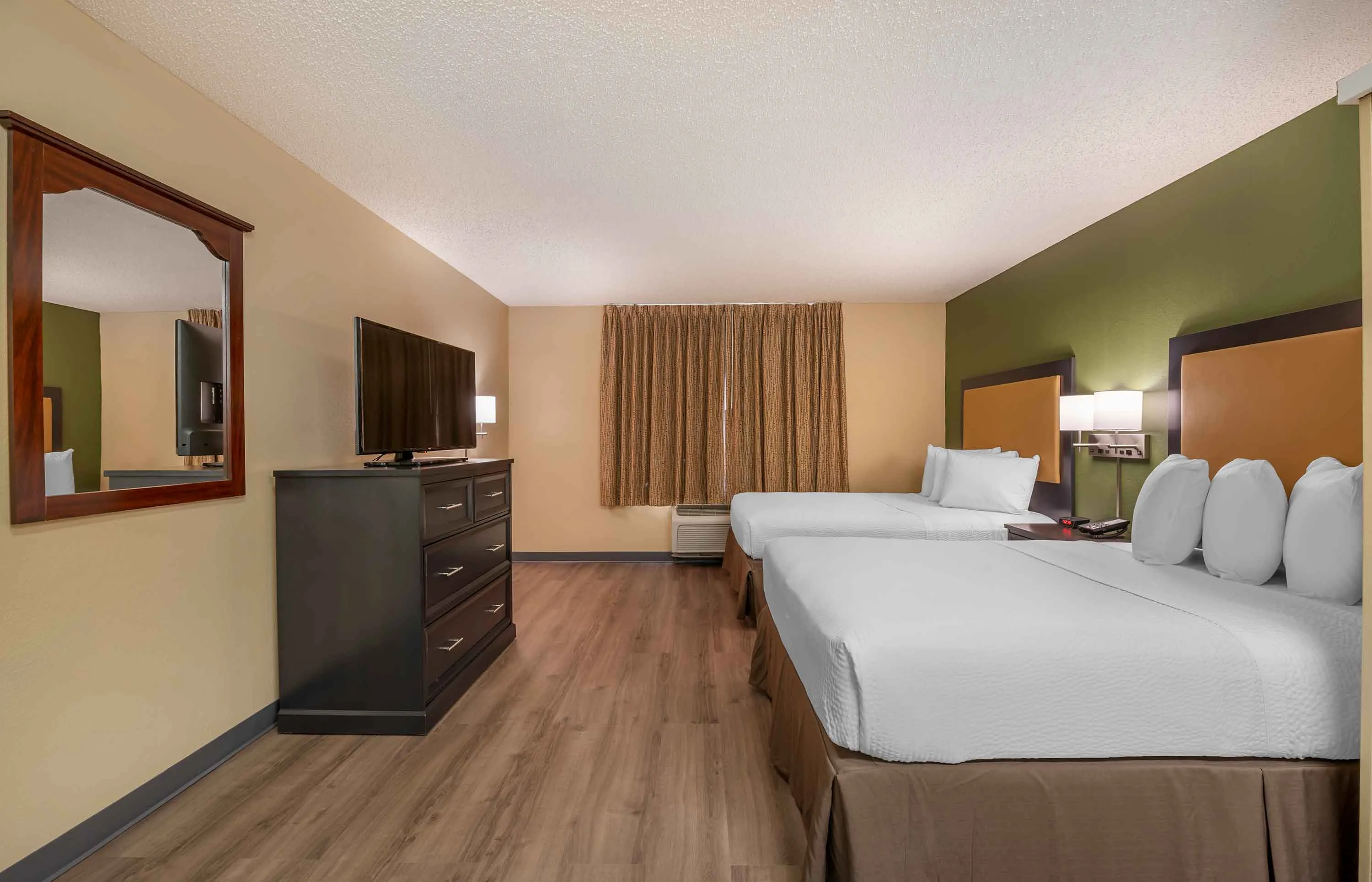 Studio Suite - 2 Full Beds
