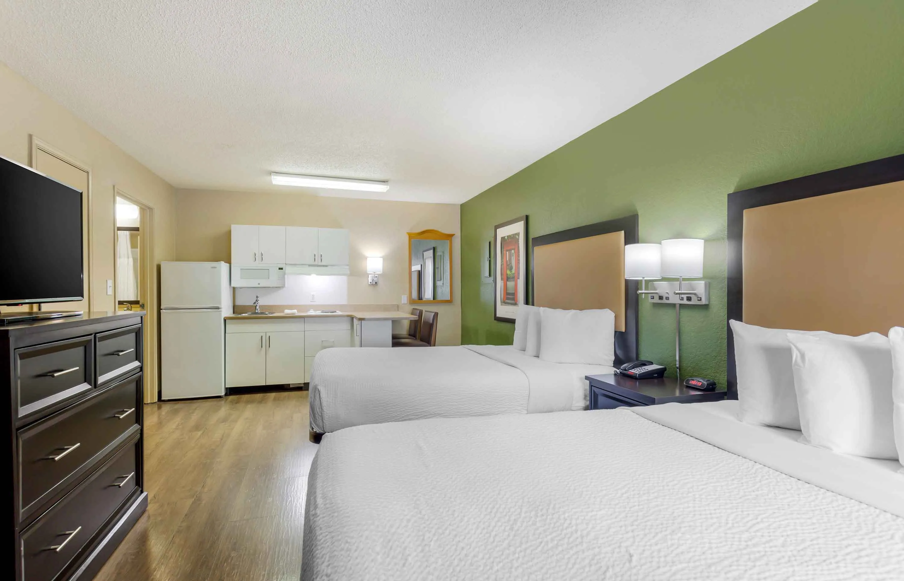 Studio Suite - 2 Full Beds