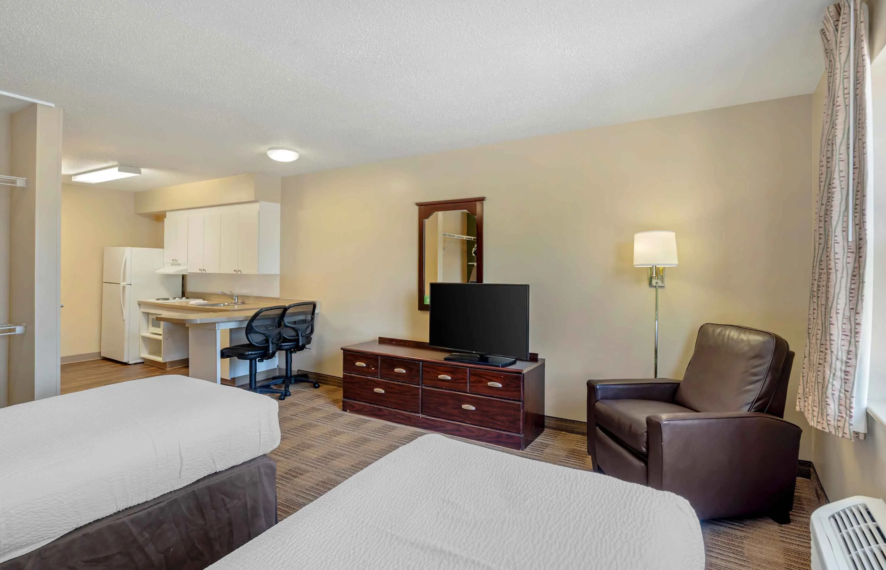 Studio Suite - 2 Twin Beds